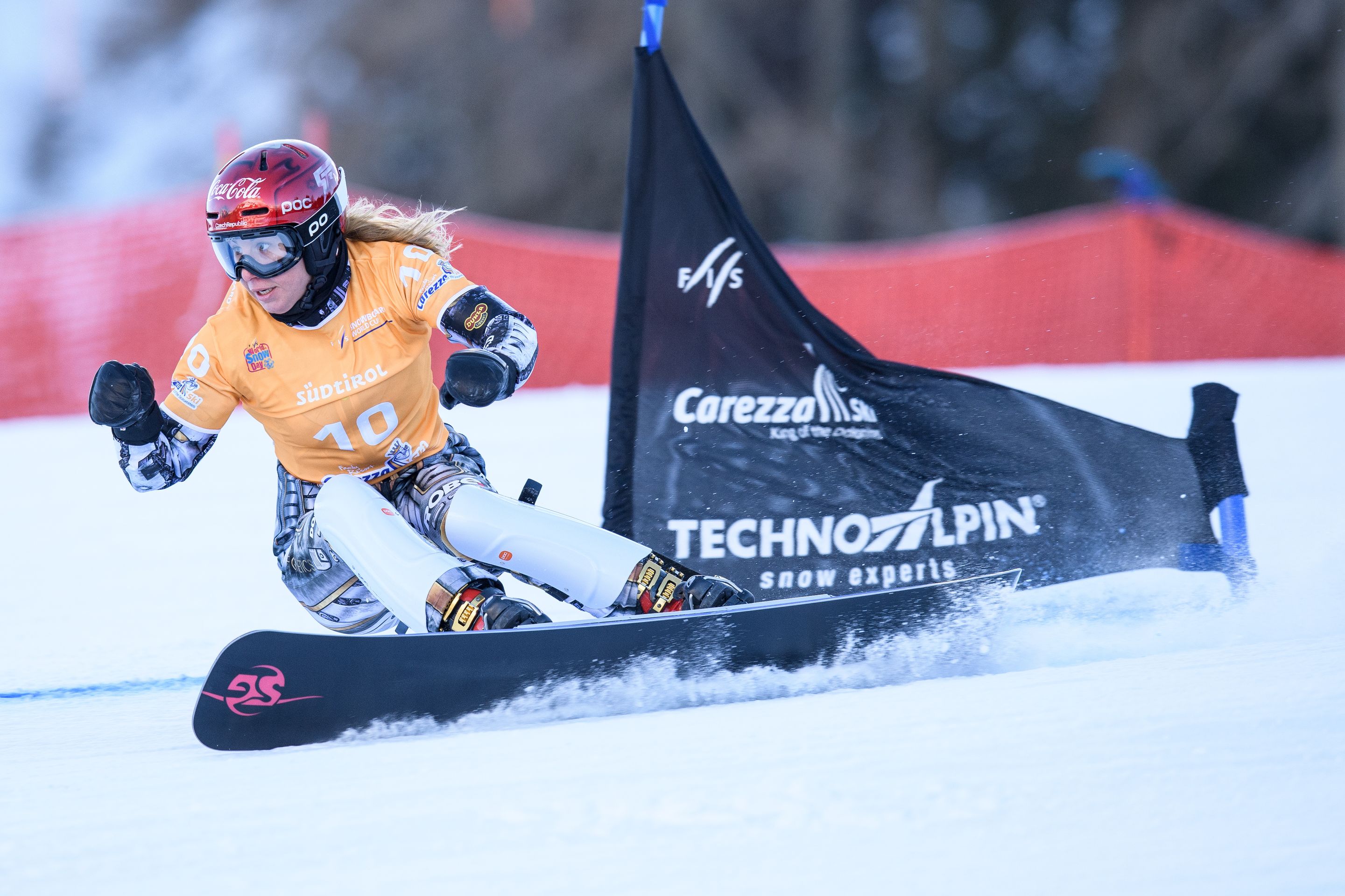 Ester Ledecká - GALERIE: Ester Ledecká vyhrála hned první letošní závod na snowboardu (1/12)