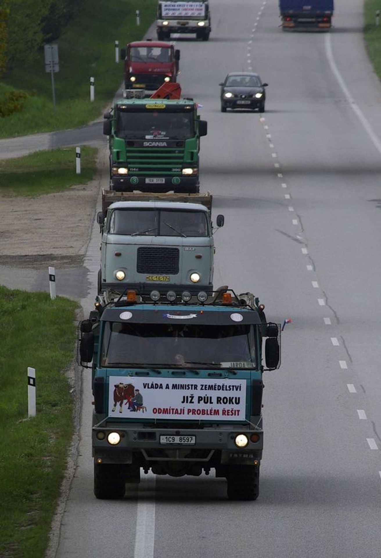 Protest zemědělců proti nízkým výkupním cenám mléka - FOTOGALERIE: Protesty zemědělců a dopravců 29. dubna 2009 (2/5)