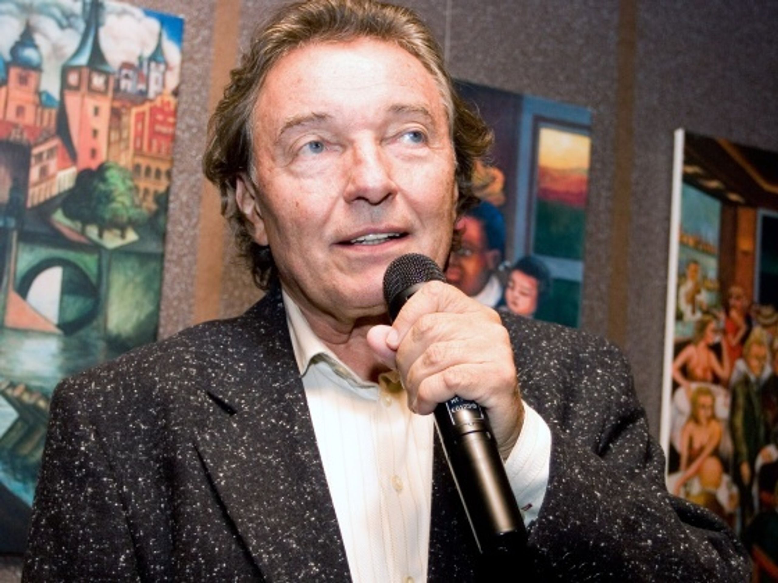 Karel Gott - Karel Gott má po muzeu i vlastní restauraci (1/2)