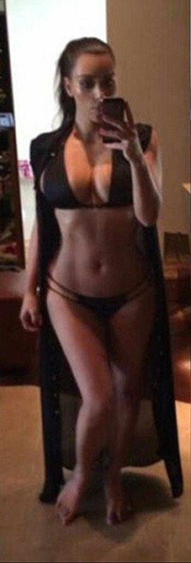 Kim Kardashian - 3 - GALERIE: Kim Kardashian se zase svlékla (8/8)