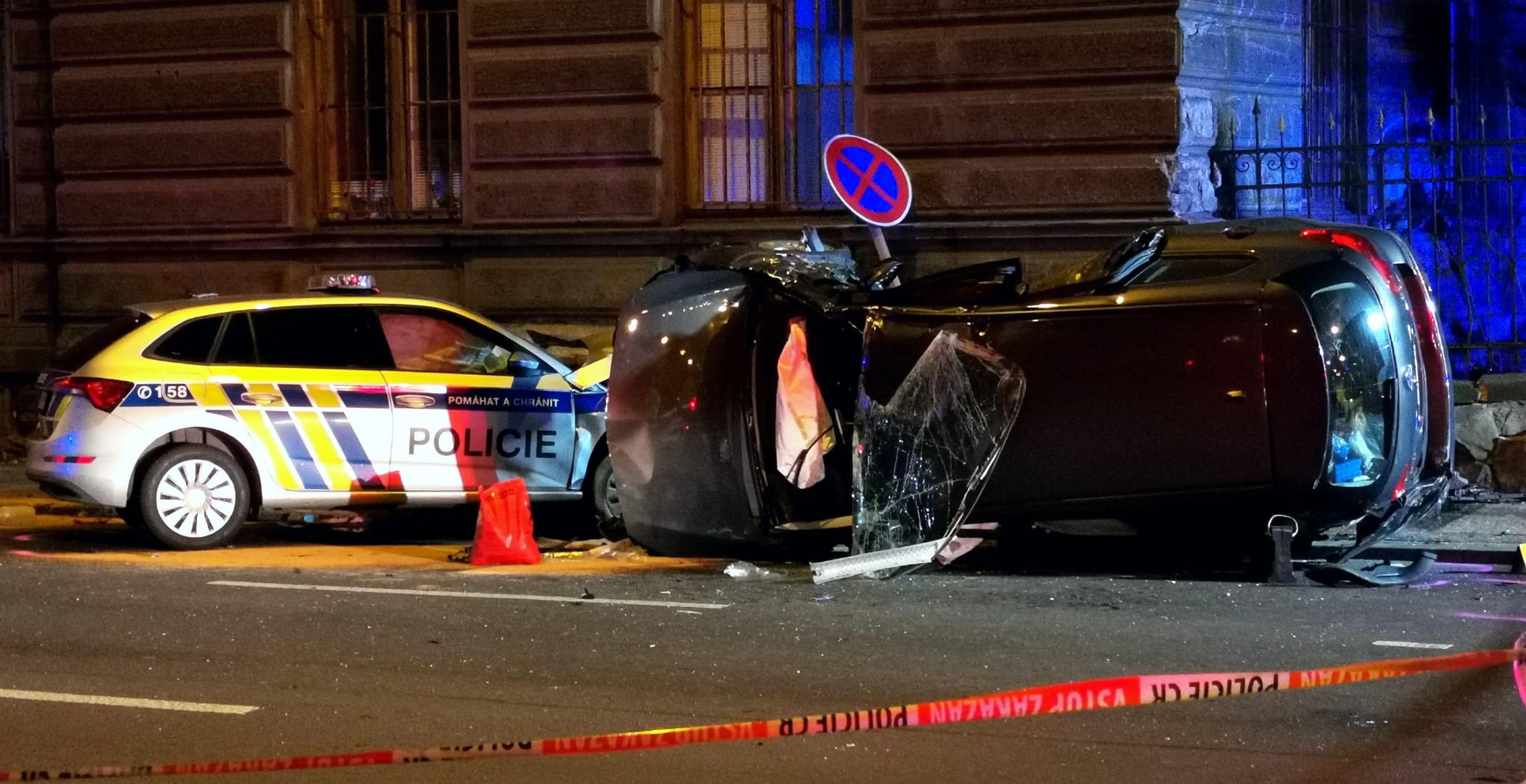 Srážka policejního a osobního auta (4) - Srážka policejního a osobního auta (4/5)