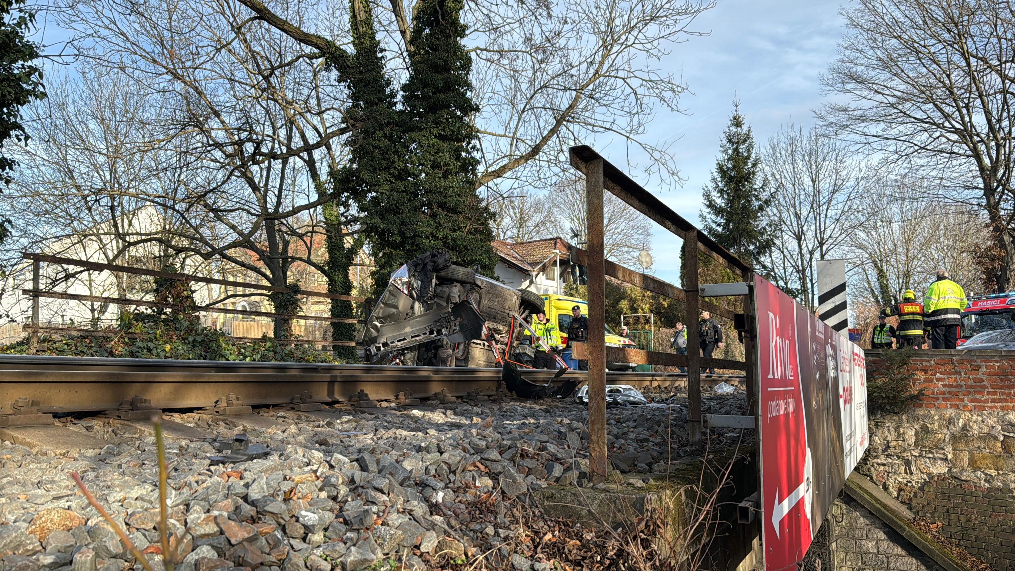 Střet vlaku s osobním autem v pražské Liboci - Střet vlaku s osobním autem (9/9)