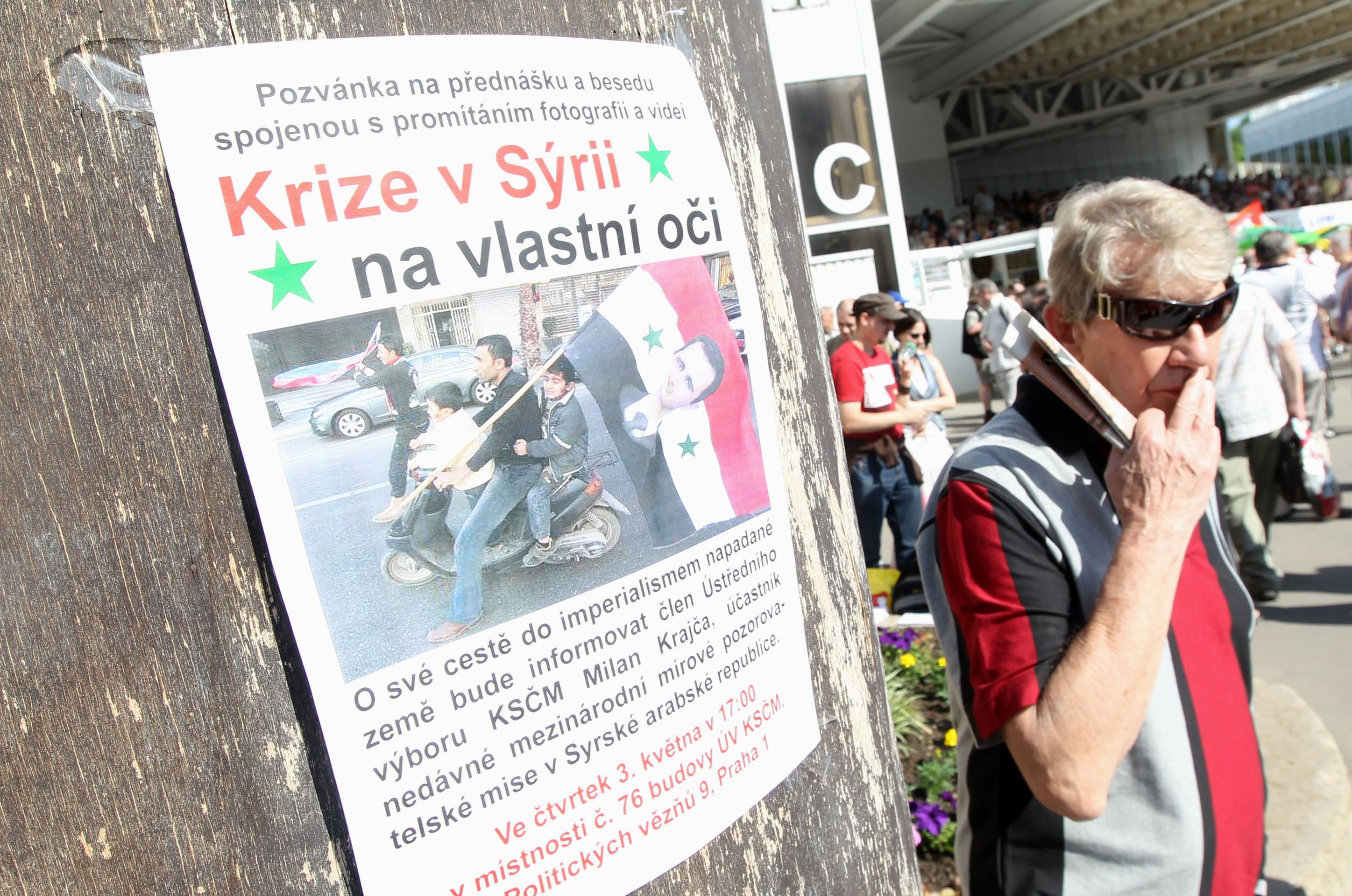 Shromáždění KSČM na pražském Výstavišti - 16 - KSČM slavila Svátek práce u Křižíkovy fontány (7/22)