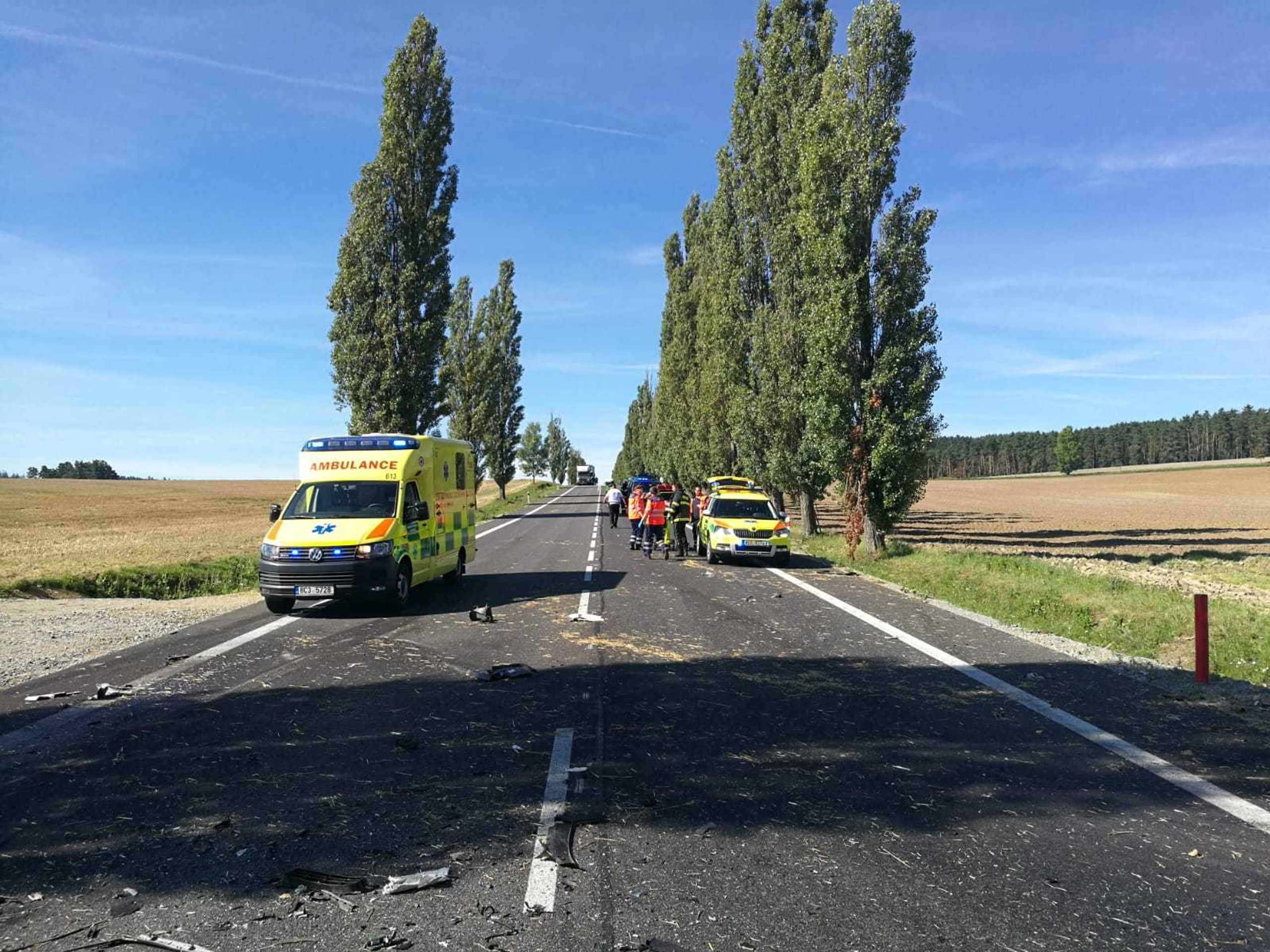Auto se srazilo s náklaďákem - 5 - GALERIE: Tragická nehoda (1/5)