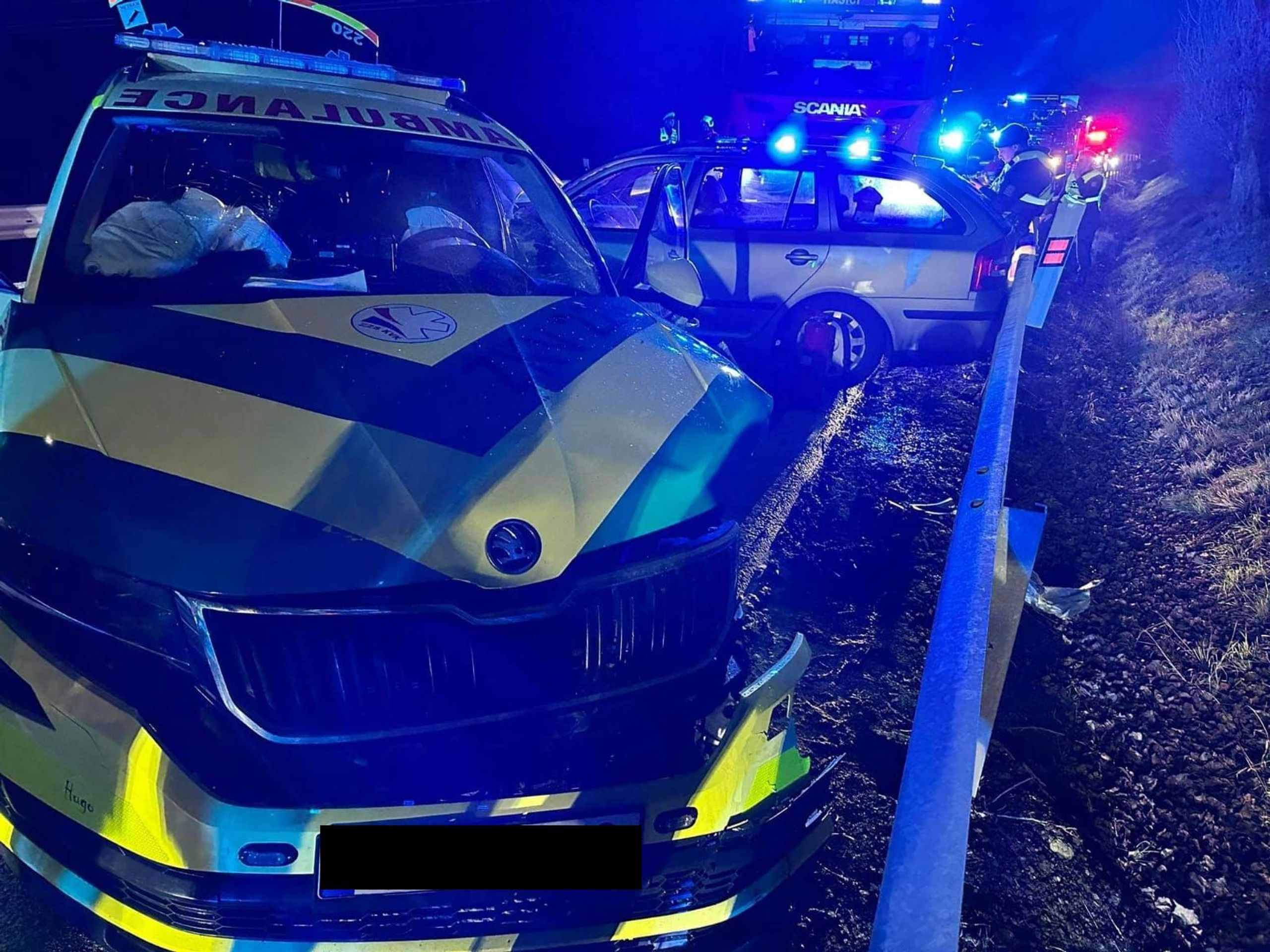 Nehoda sanitky na Karlovarsku - Nehody na Karlovarsku (13/15)