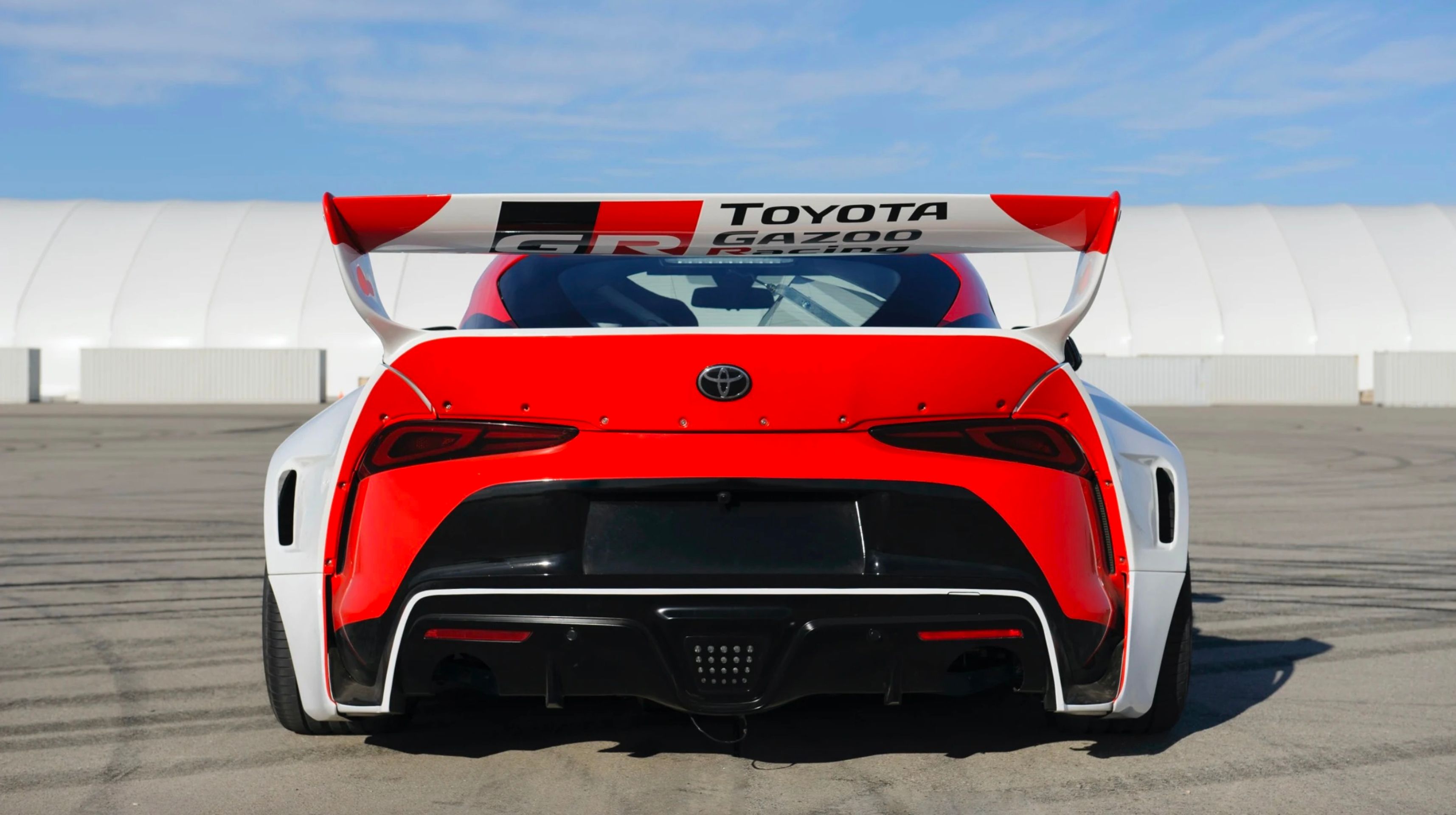 Toyota GR Supra - 15 - Fotogalerie: Tahle Supra umí driftovat úplně sama! (5/7)