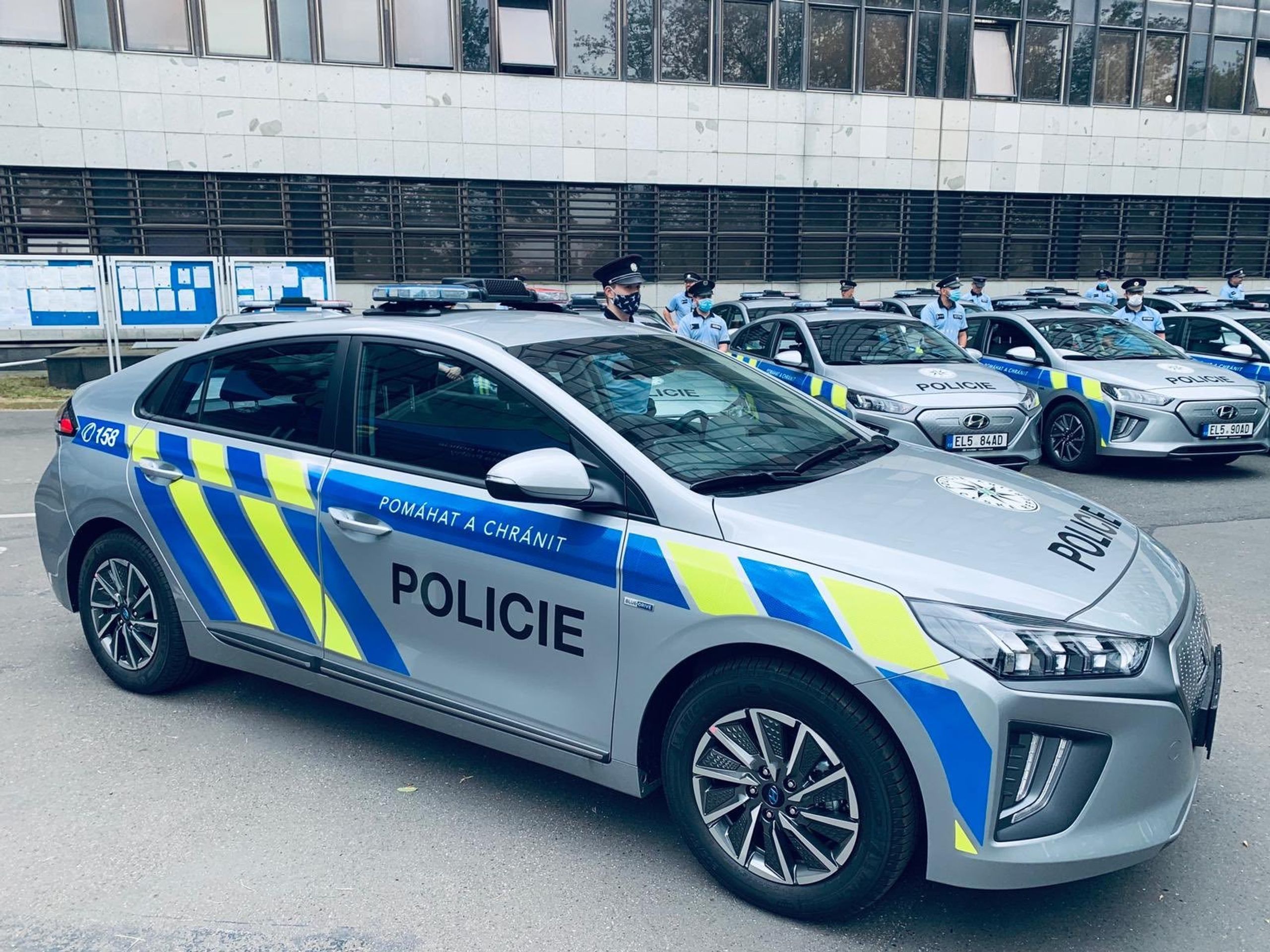 Policejní Hyundai Ioniq - 4 - GALERIE: Policie převzala dvacet elektromobilů (1/4)
