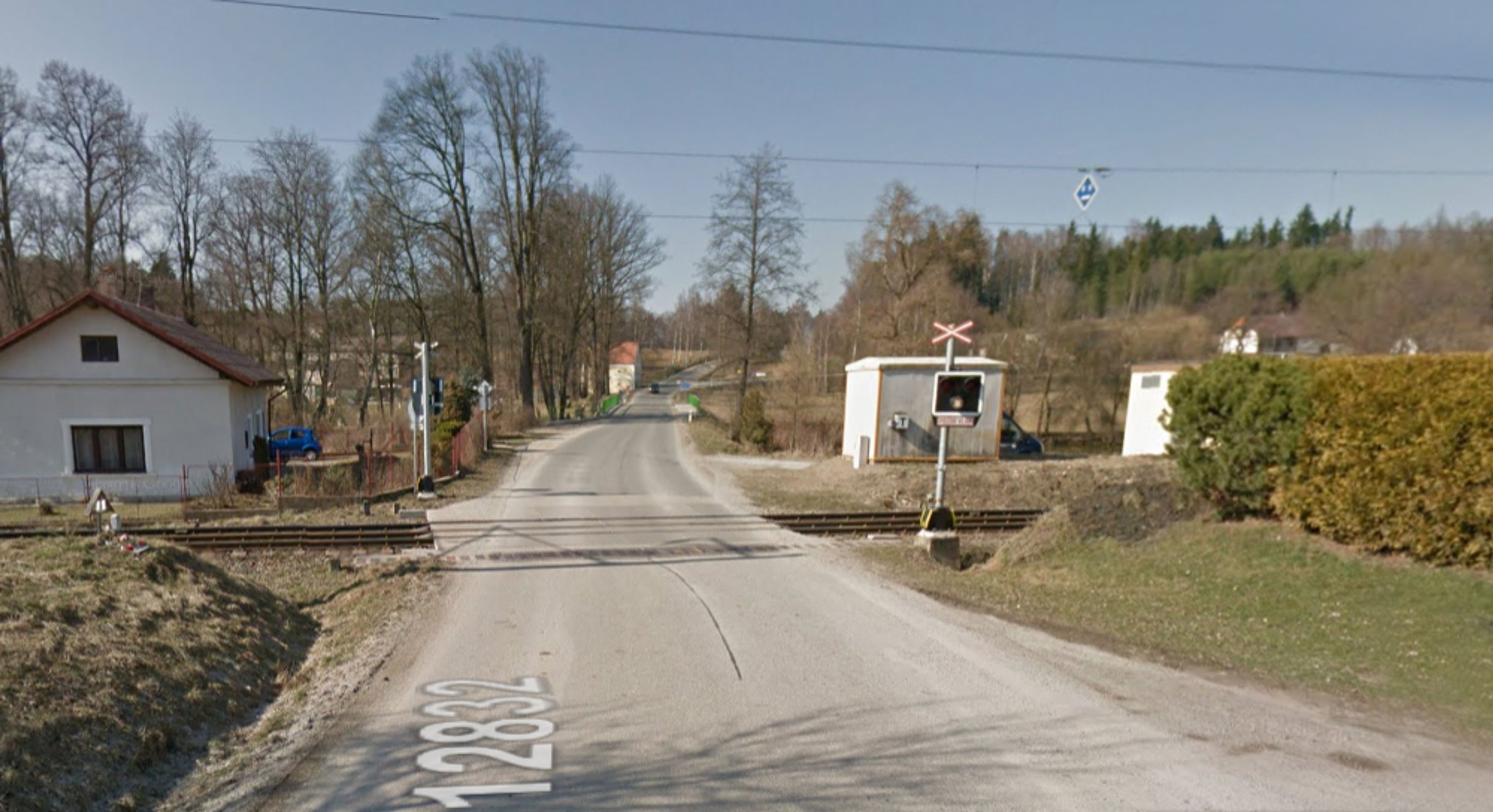 Nebezpečný přejezd: P 6164, Veselí n L - Havlíčkův Brod, Jihočeský kraj - přejezd bez závor, ŘEŠENÍ: se závorami. DŮVOD: Rizikový železniční přejezd - GALERIE: Nebezpečné přejezdy - Zlínský kraj, Jihomoravský kraj, Jihočeský kraj (9/11)
