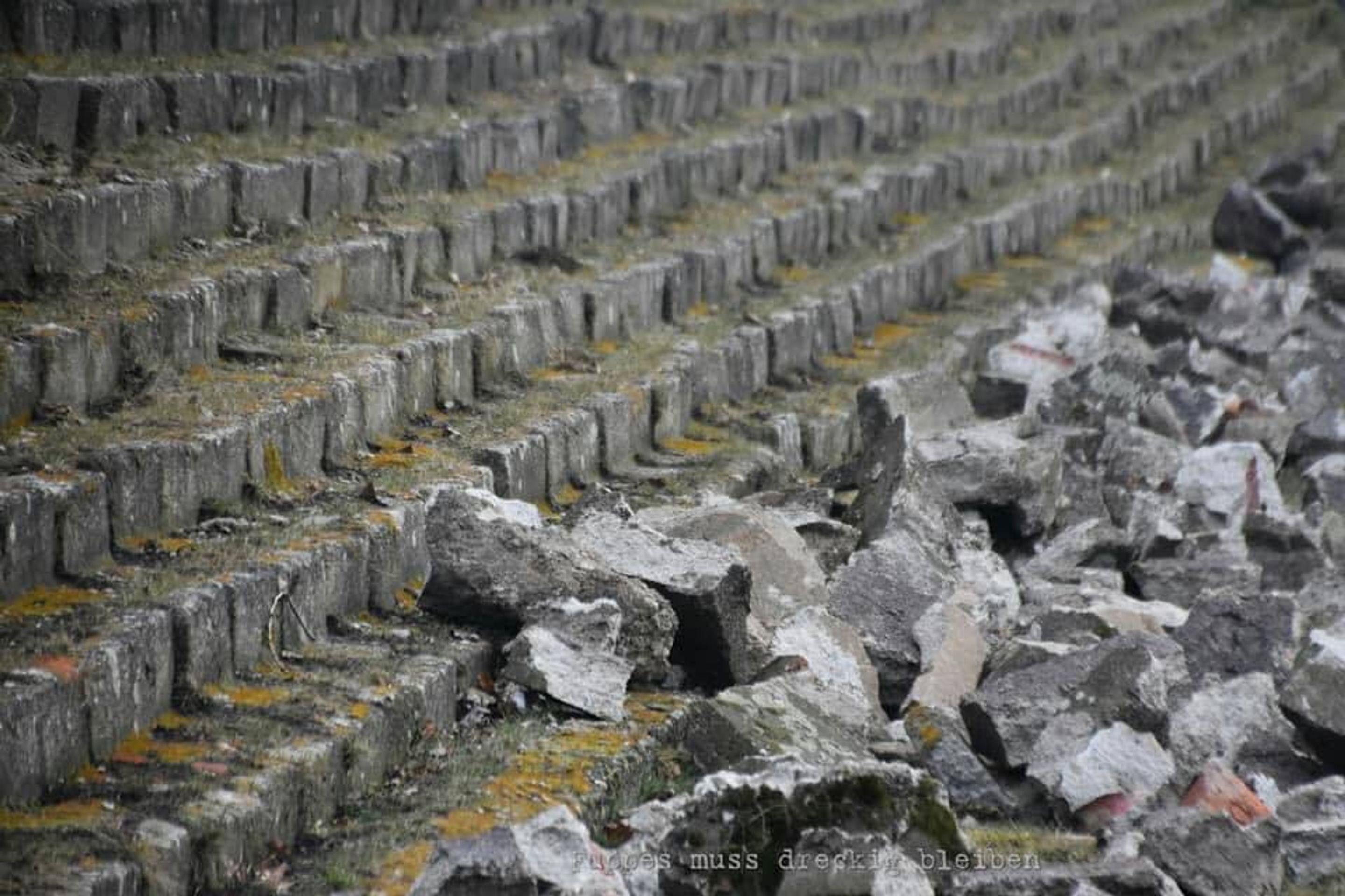 Opuštěný stadion v Chomutově - 8 - GALERIE: Opuštěný fotbalový stadion v Chomutově (8/14)