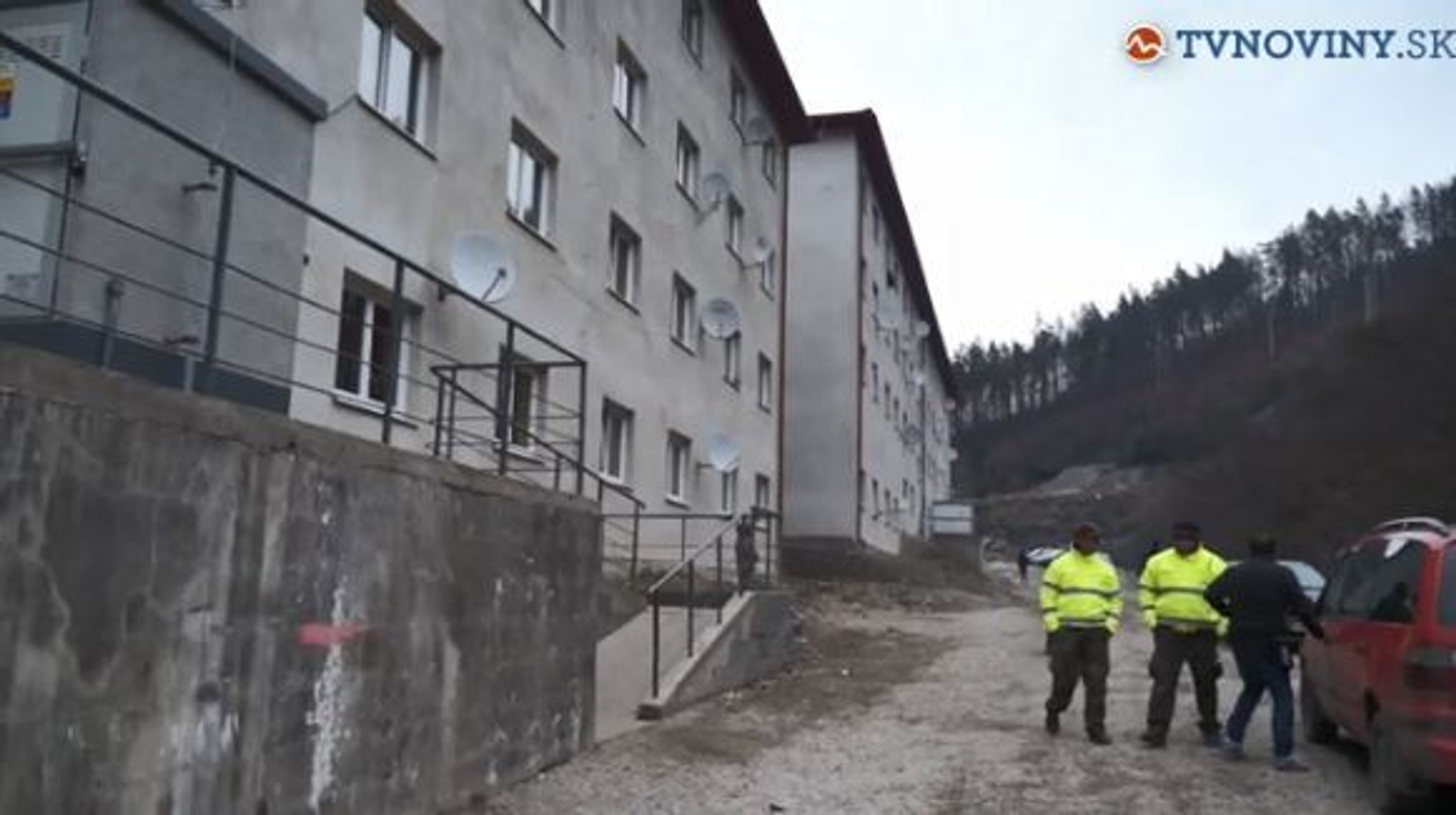Romskou osadu přestěhovali do bytovky - 3 - GALERIE: Romskou osadu srovnali se zemí (4/9)