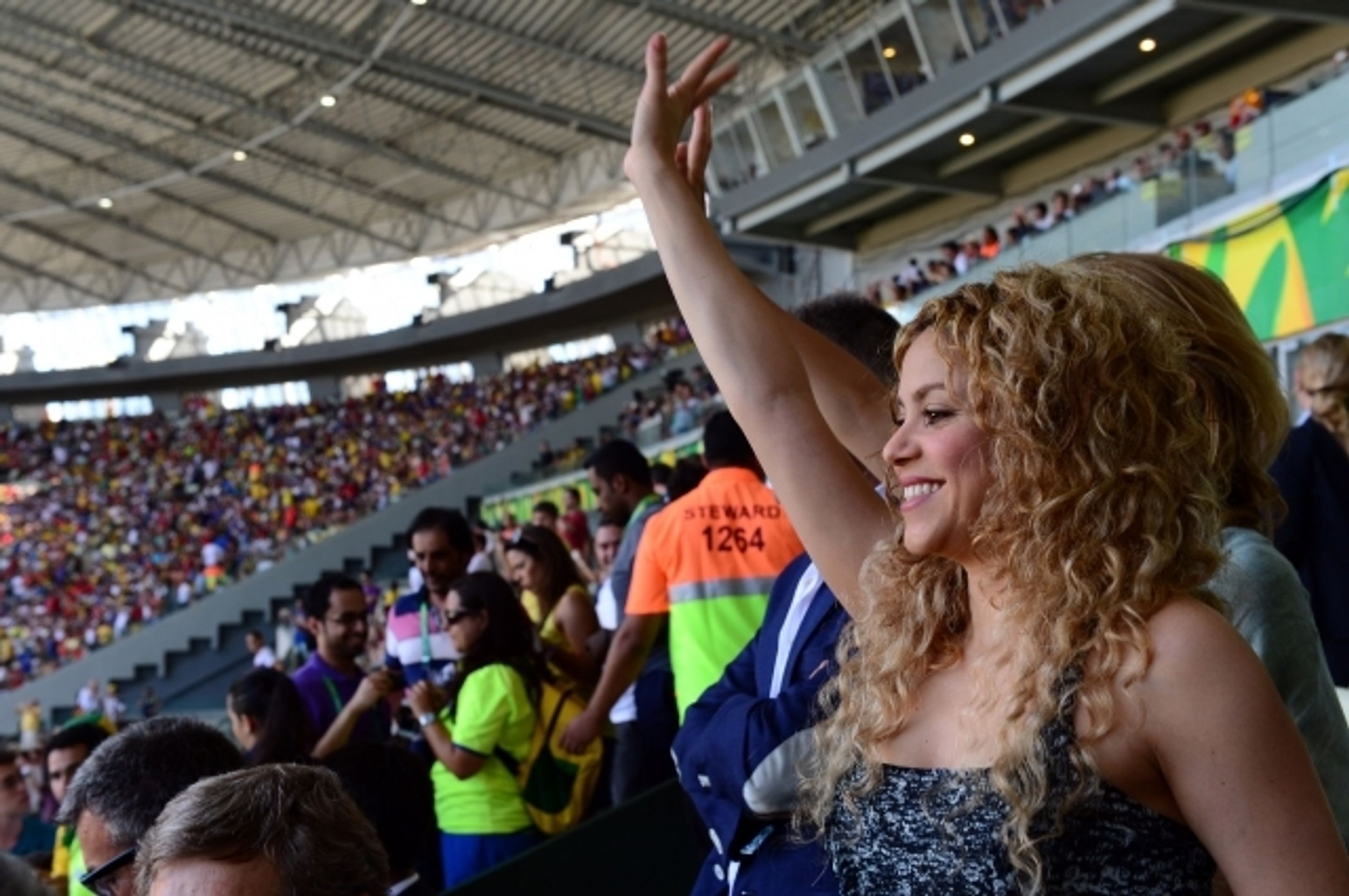 Shakira na Poháru FIFA - 2 - GALERIE: Shakira fandí Španělům na Poháru FIFA (6/9)