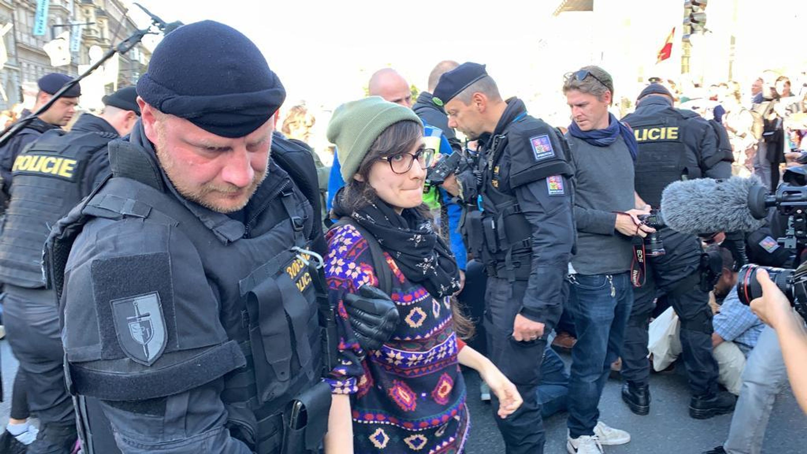 Demonstranti blokují magistrálu v Praze - 8 - GALERIE: Demonstrace na magistrále v Praze (3/17)