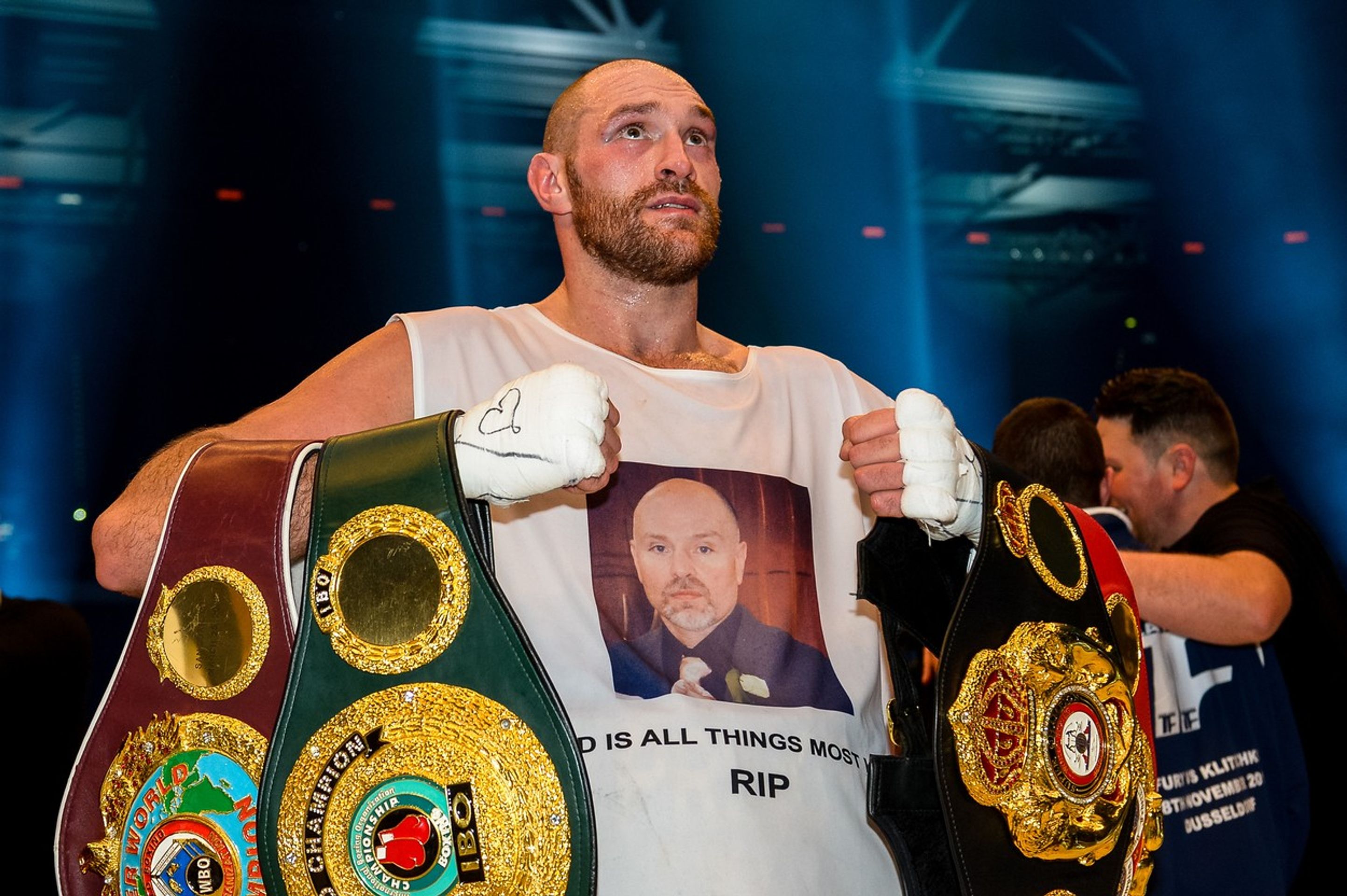 Tyson Fury - Socha napočet Tysona Fury z odpadních trubek (10/10)