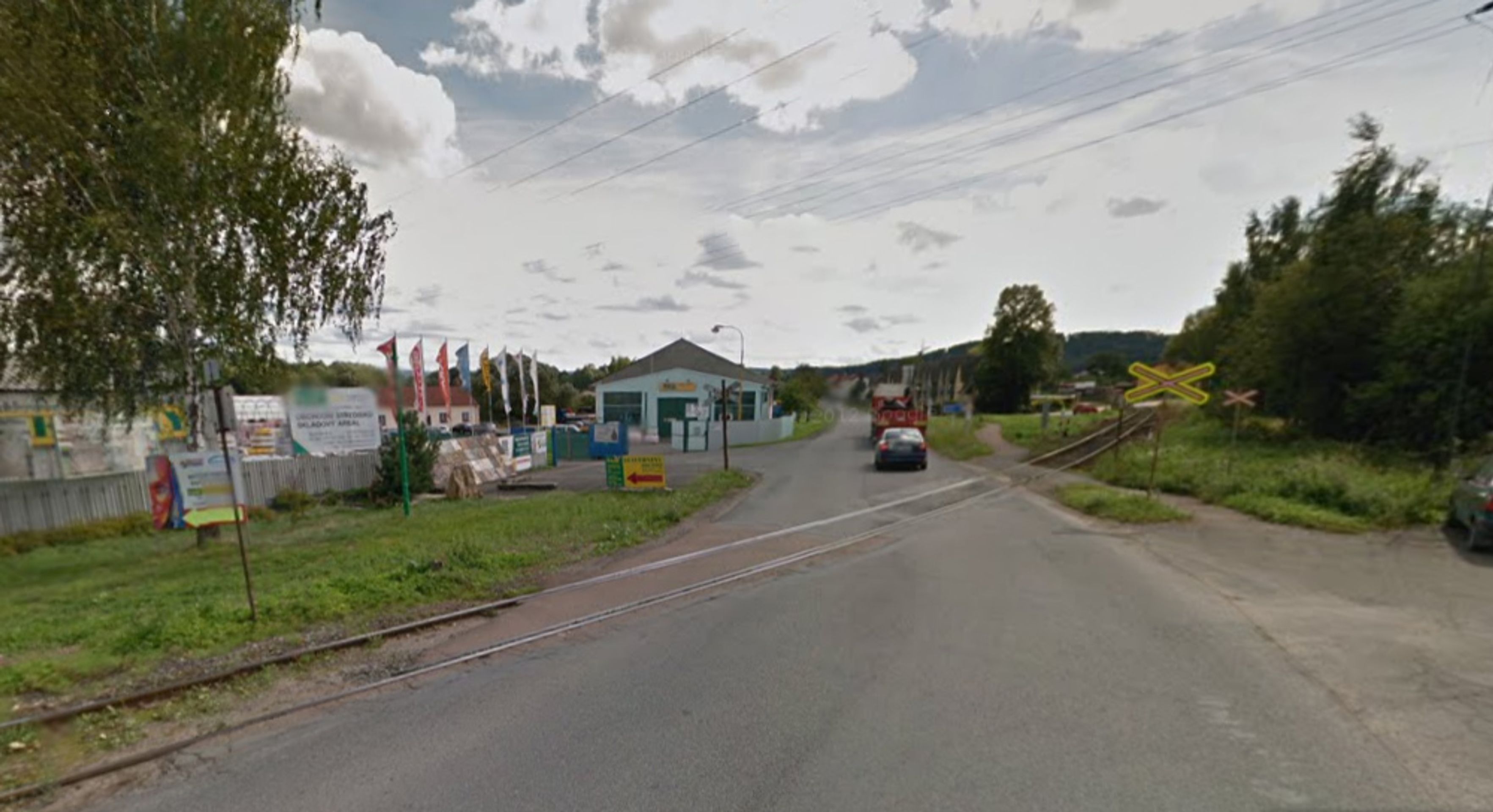Nebezpečné přejezdy: P 1208, Rokycany - Nezvěstlice, Plzeňský kraj - přejezd bez světel, ŘEŠENÍ: se závorami. DŮVOD: Zastavěná část obce Rokycany, u Kovohutí, silnice II. třídy, nehodovost, velký provoz, šikmé křížení - GALERIE: Nebezpečné přejezdy - Liberecký kraj, Ústecký kraj, Karlovarský kraj, Plzeňský kraj (10/11)