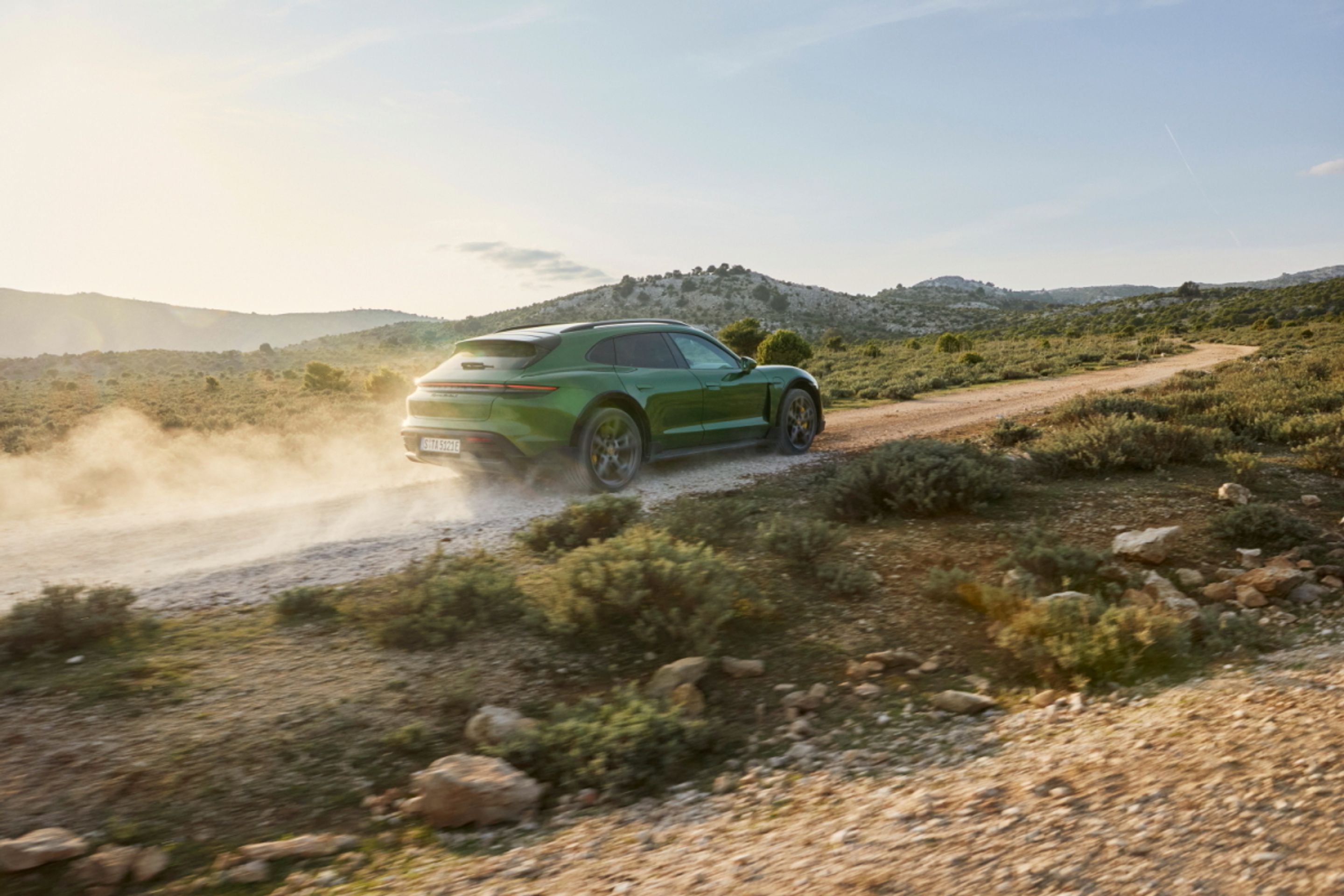 Porsche Taycan Cross Turismo - 23 - Fotogalerie: První elektrický kombík - Porsche Taycan Cross Turismo (10/19)
