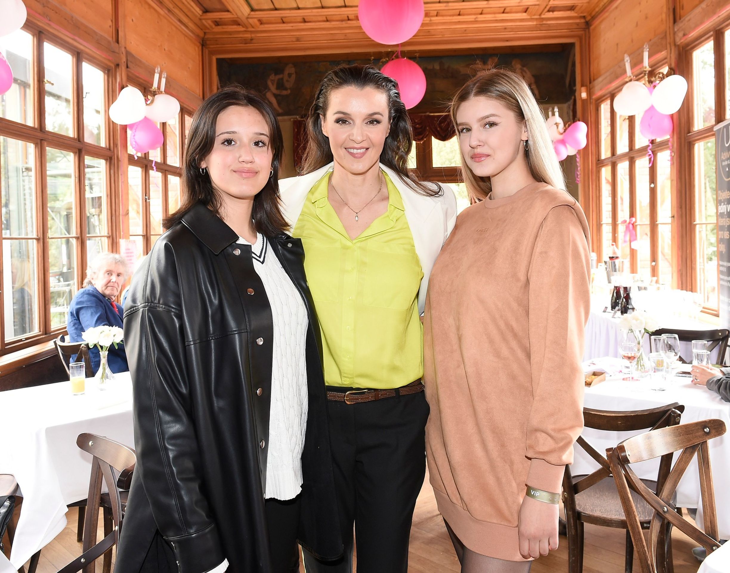 Natálie Jirásková, Iva Kubelková, Karolína Jirásková - Iva Kubelková s dcerami (2/3)