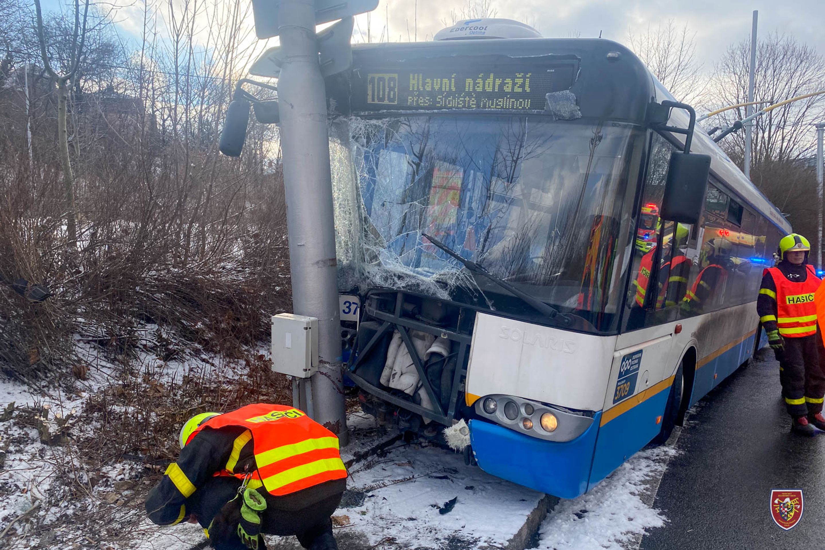 Nehoda trolejbusu v Ostravě - Nehoda trolejbusu v Ostravě (4/6)