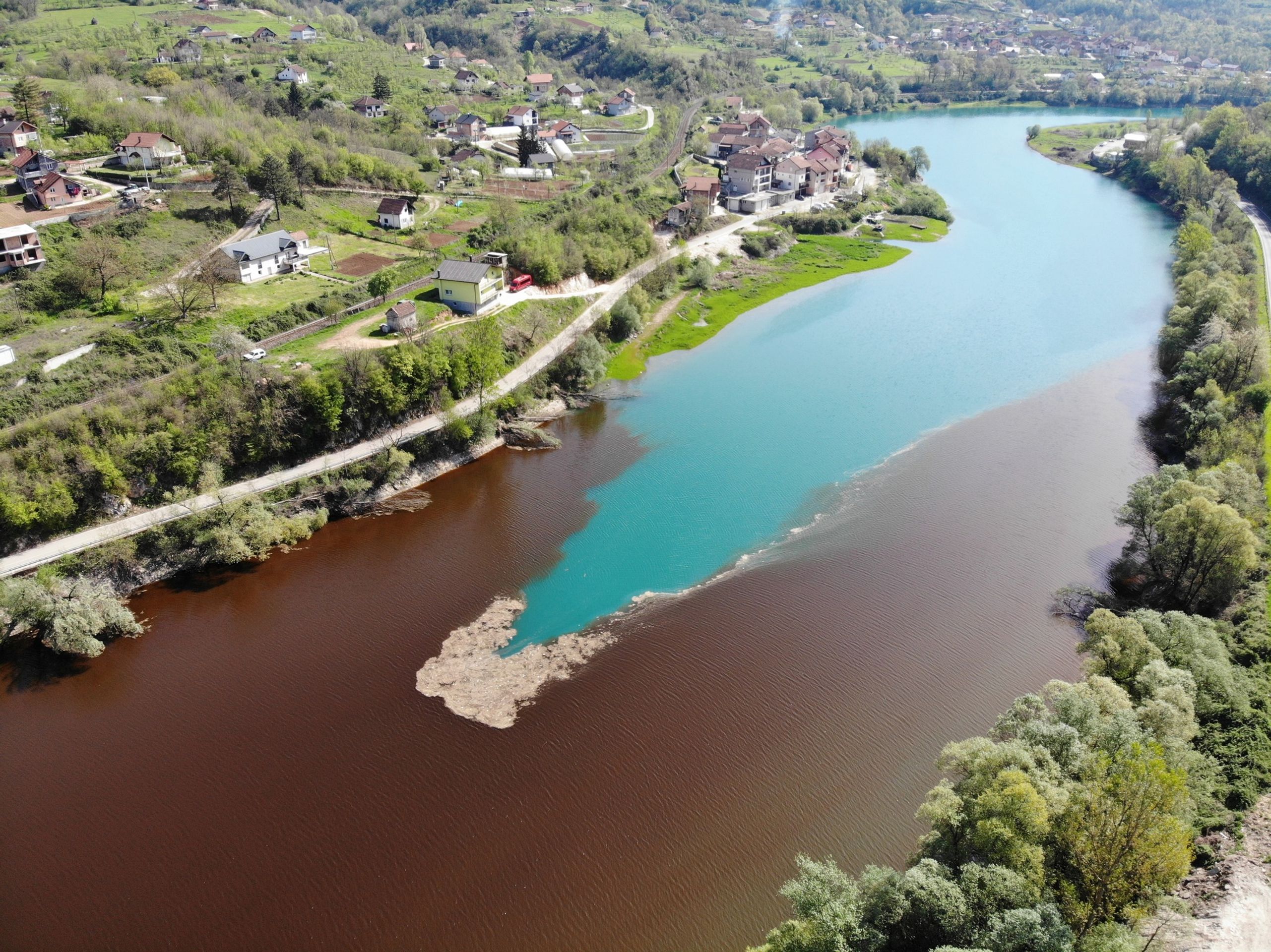 Znečištěné Jablanické jezero (11) - Znečištěné Jablanické jezero (10/12)