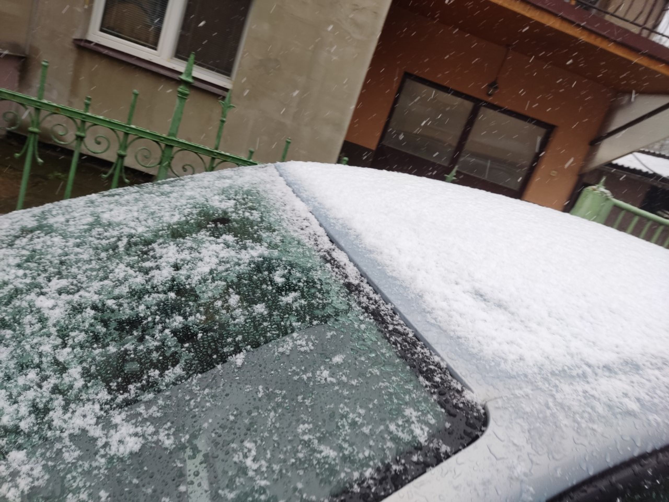 Ochlazení s sebou přineslo sníh - Do Česka dorazil sníh (14/17)