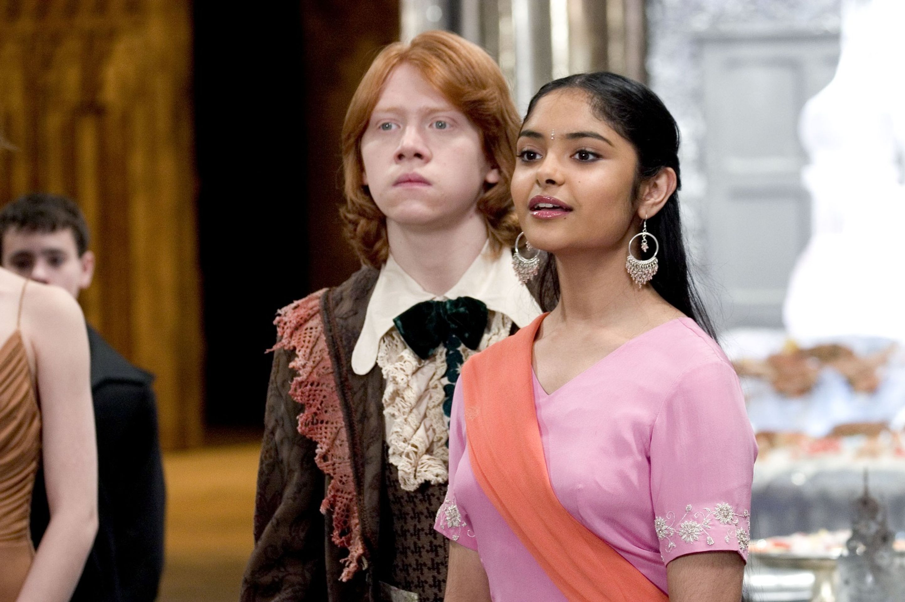 Rupert Grint (Ron Weasley) a Afshan Azadová-Kaziová (Padma Patilová), 2005 - Afshan Azadová-Kaziová (4/5)