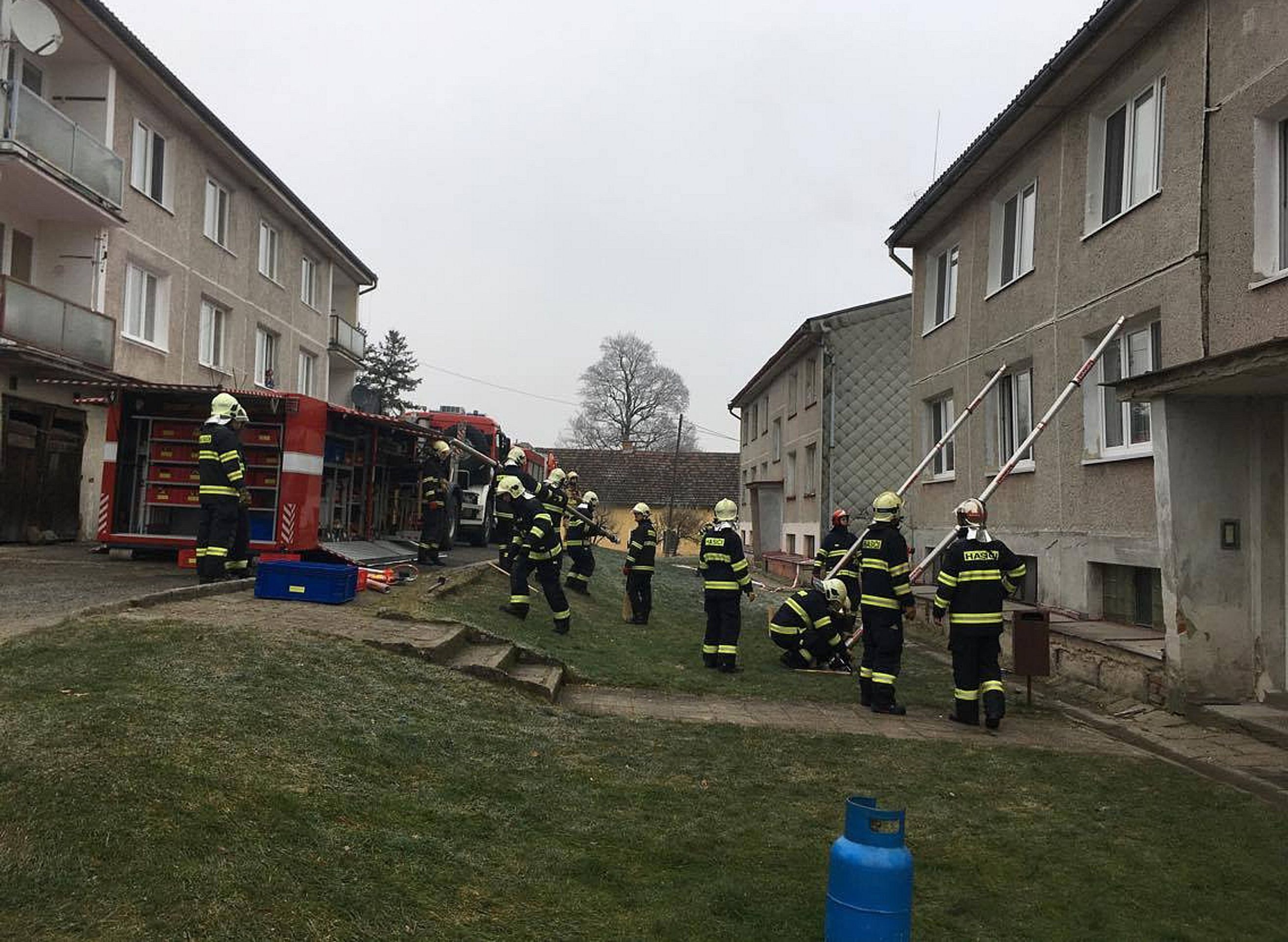 Exploze propanbutanové láhve v bytě v Drahotíně - 8 - GALERIE: Exploze propanbutanové láhve v bytě v Drahotíně (8/12)