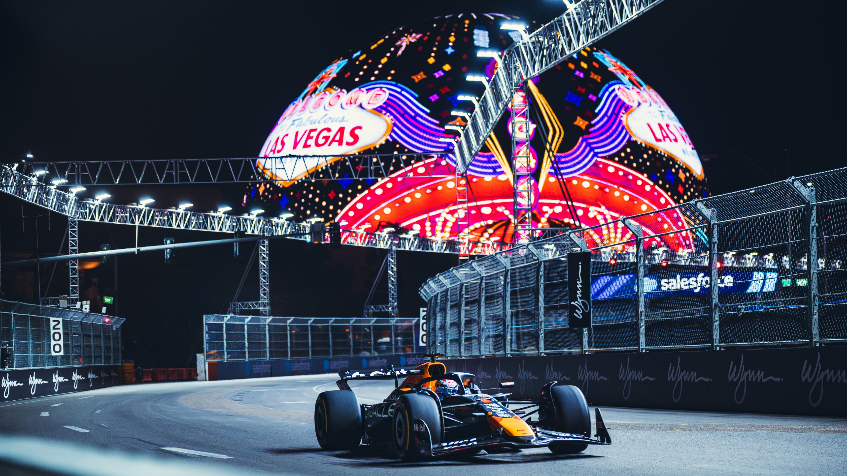 Max Verstappen si ve Vegas dojel pro vítězství - Velká cena Las Vegas Formule 1 (15/15)
