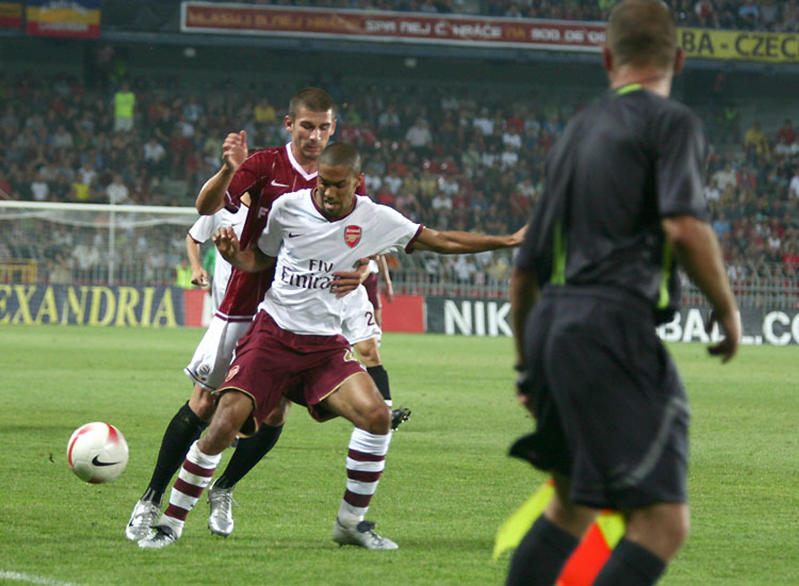 AC Sparta Praha - Arsenal FC 0:2 - Arsenal na Spartě spasil až Fabregas (2/10)