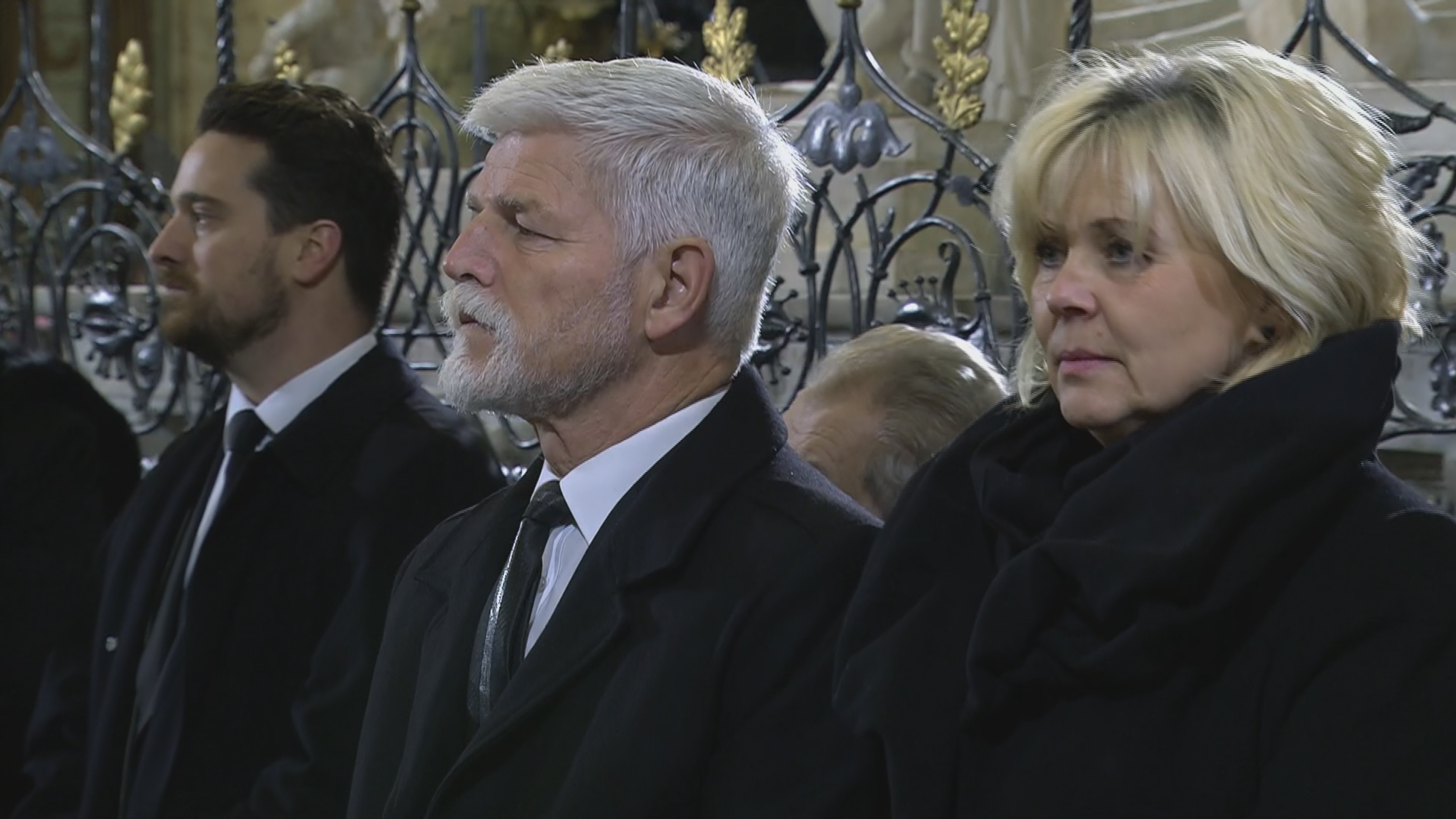 Petr Pavel a Eva Pavlová - Poslední rozloučení s Karlem Schwarzenbergem (14/39)