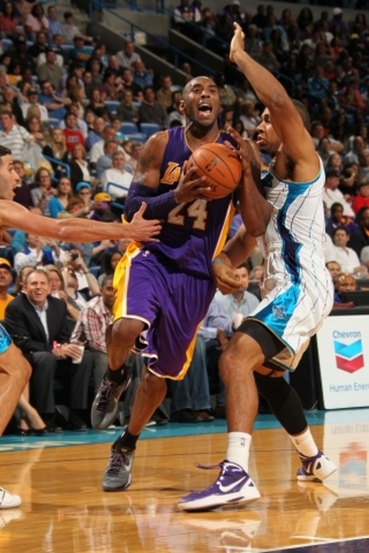 Kobe Bryant 30 000 bodů - 6 - GALERIE: Kobe Bryant nastřílel 30 000 bodů (5/10)