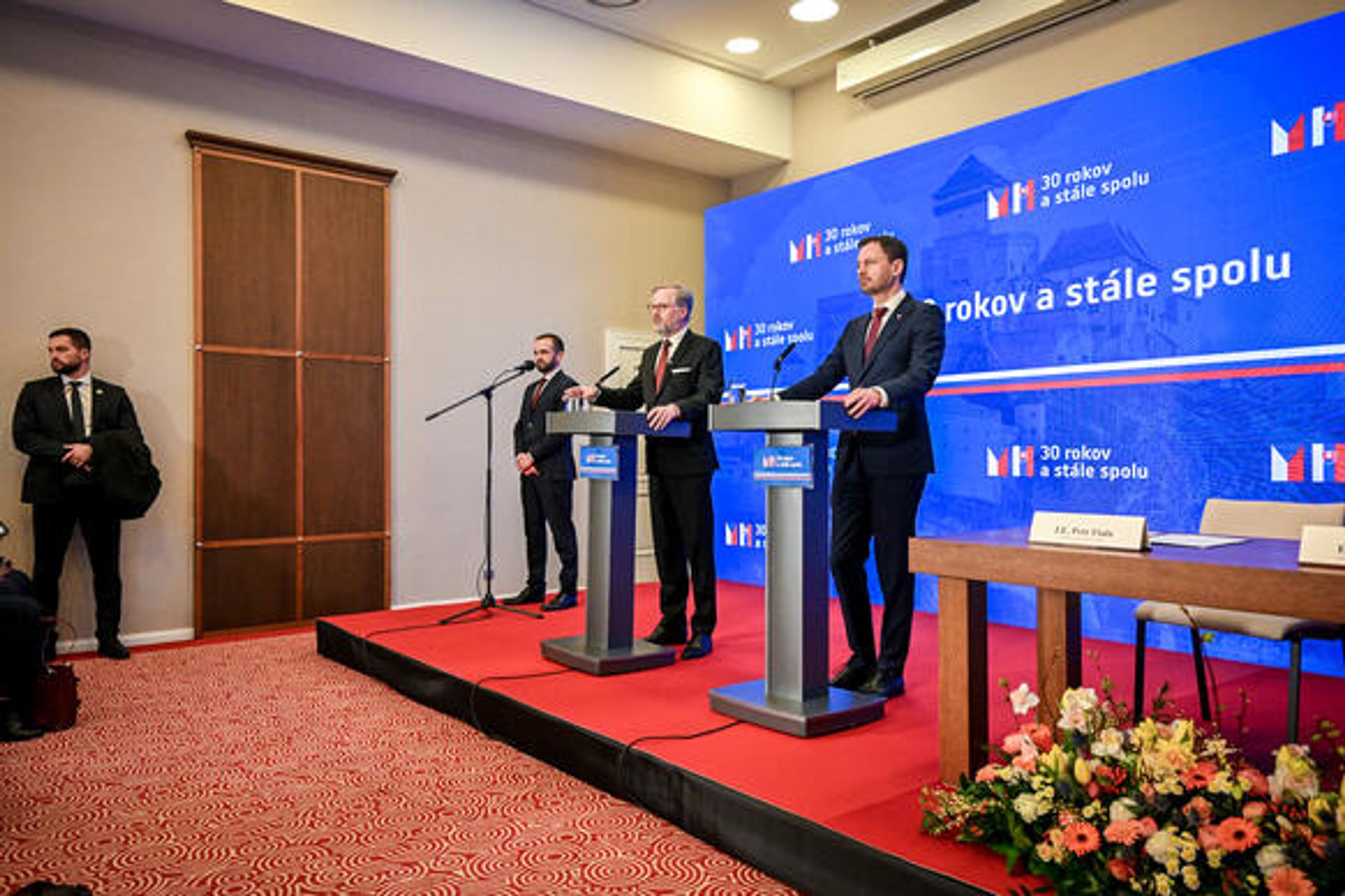 Petr Fiala Eduard Heger (4) - Jednání české a slovenské vlády (7/7)