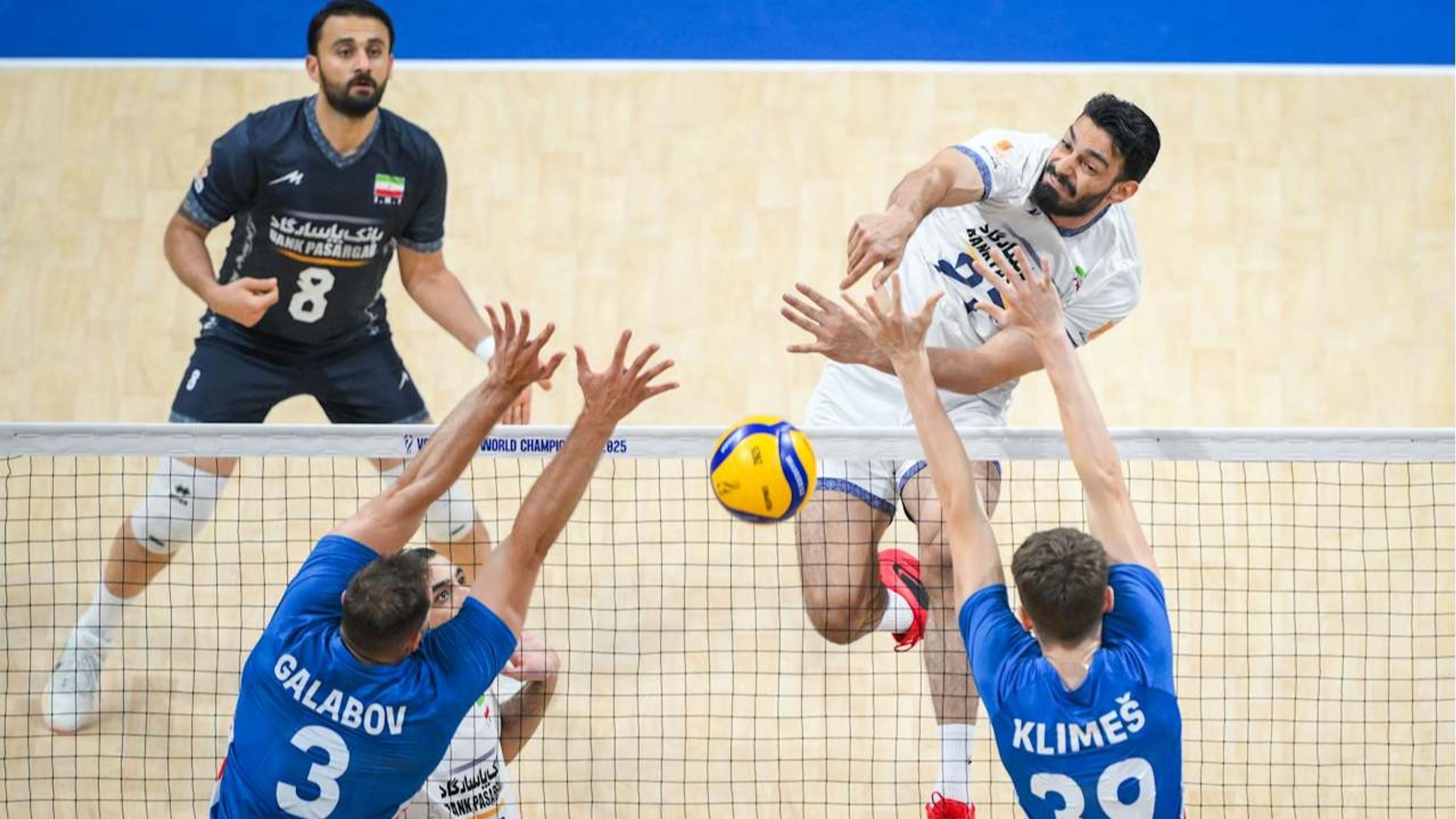 Česká obrana v duelu MS volejbalistů proti Íránu - Čeští volejbalisté smetli Írán a jsou v semifinále MS (3/7)