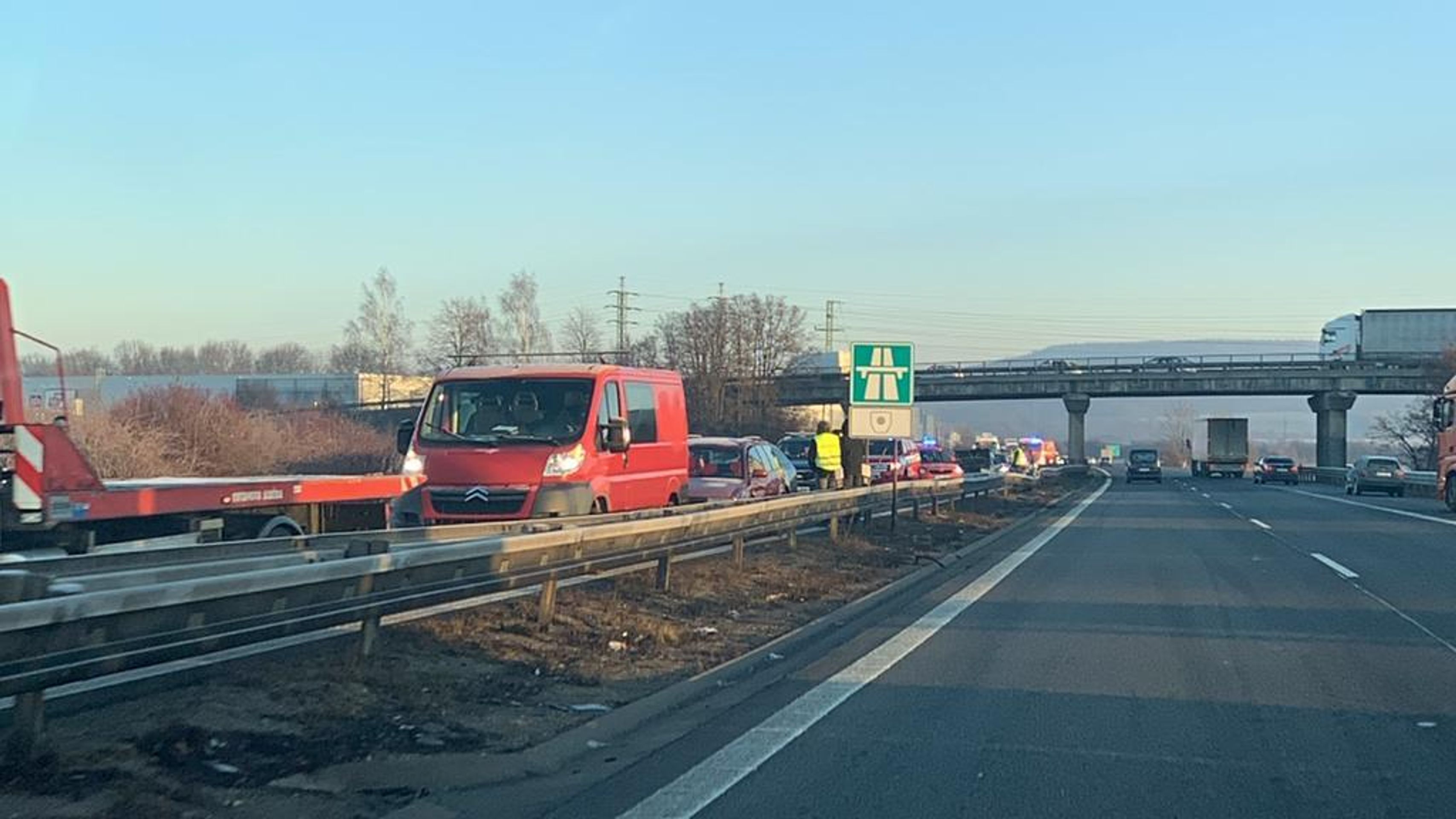 Hromadná nehoda sedmi aut u Mladé Boleslavi - 4 - GALERIE: Hromadná nehoda na D10 u Mladé Boleslavi (7/10)