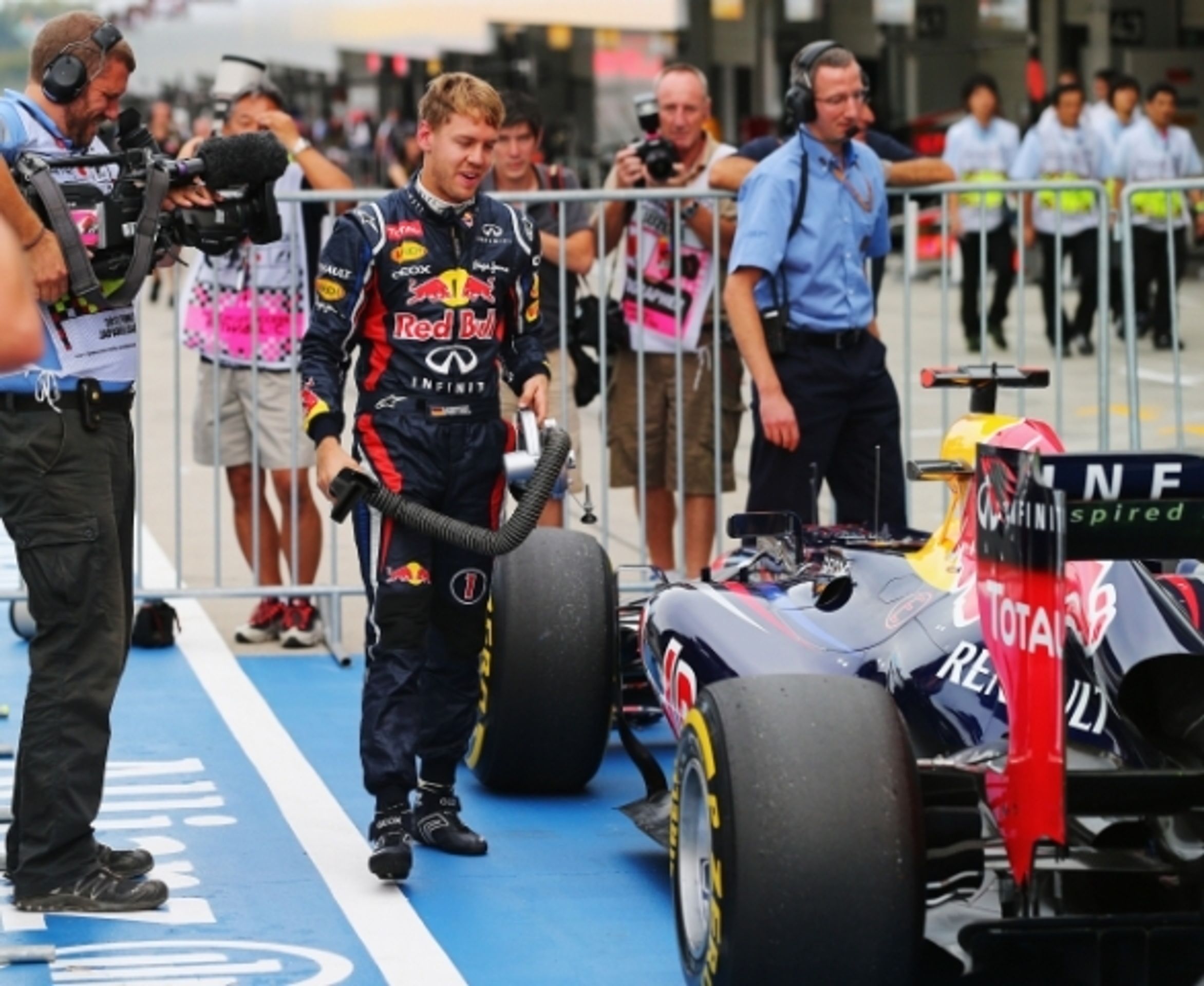 Velttel v Suzuce - 1 - GALERIE: Vítěz kvalifikace na GP Japonska Sebastian Vettel (1/9)