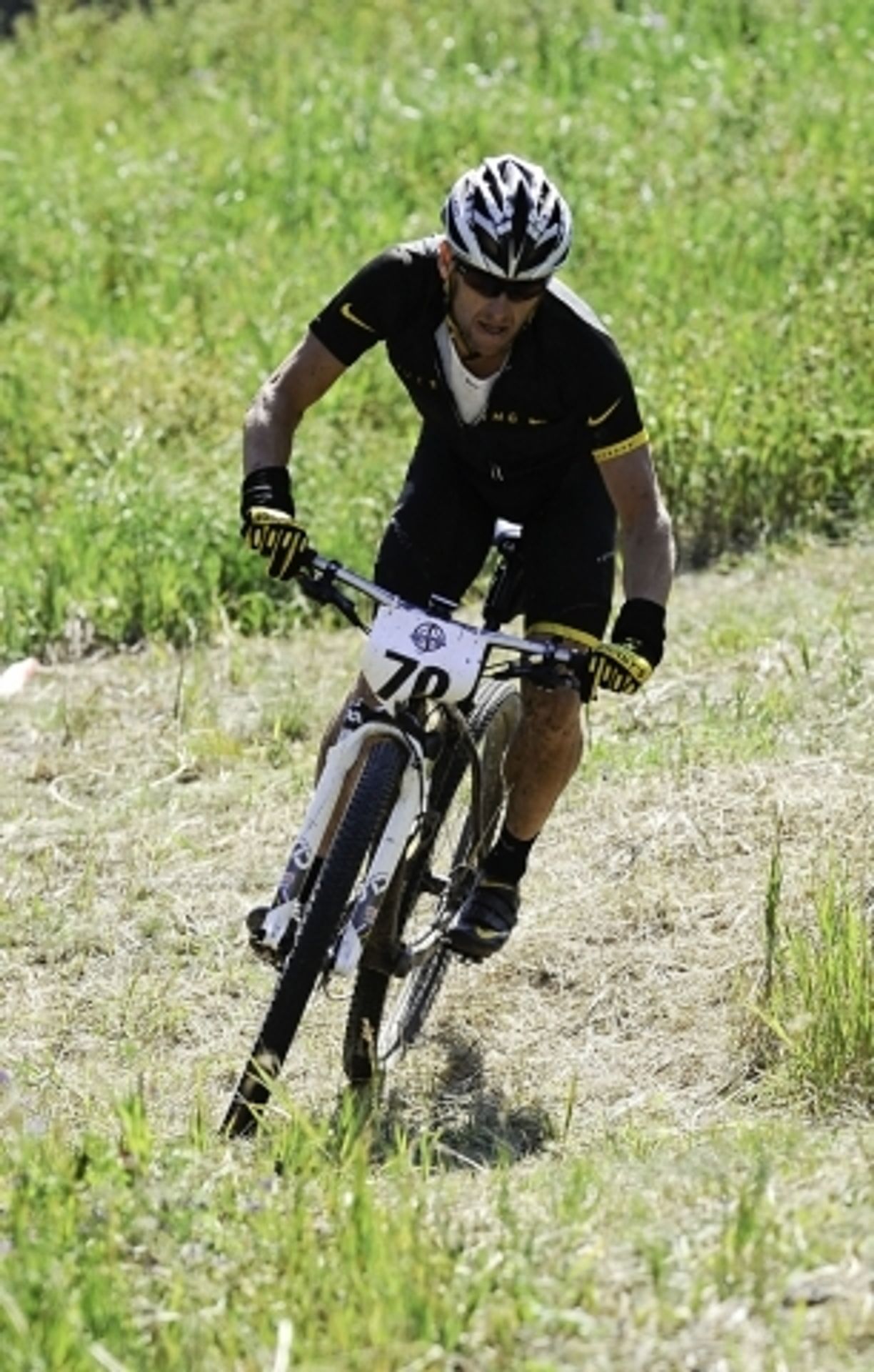Lance Armstrong - 3 - GALERIE: Lance Armstrong už zase jezdí na kole (2/10)
