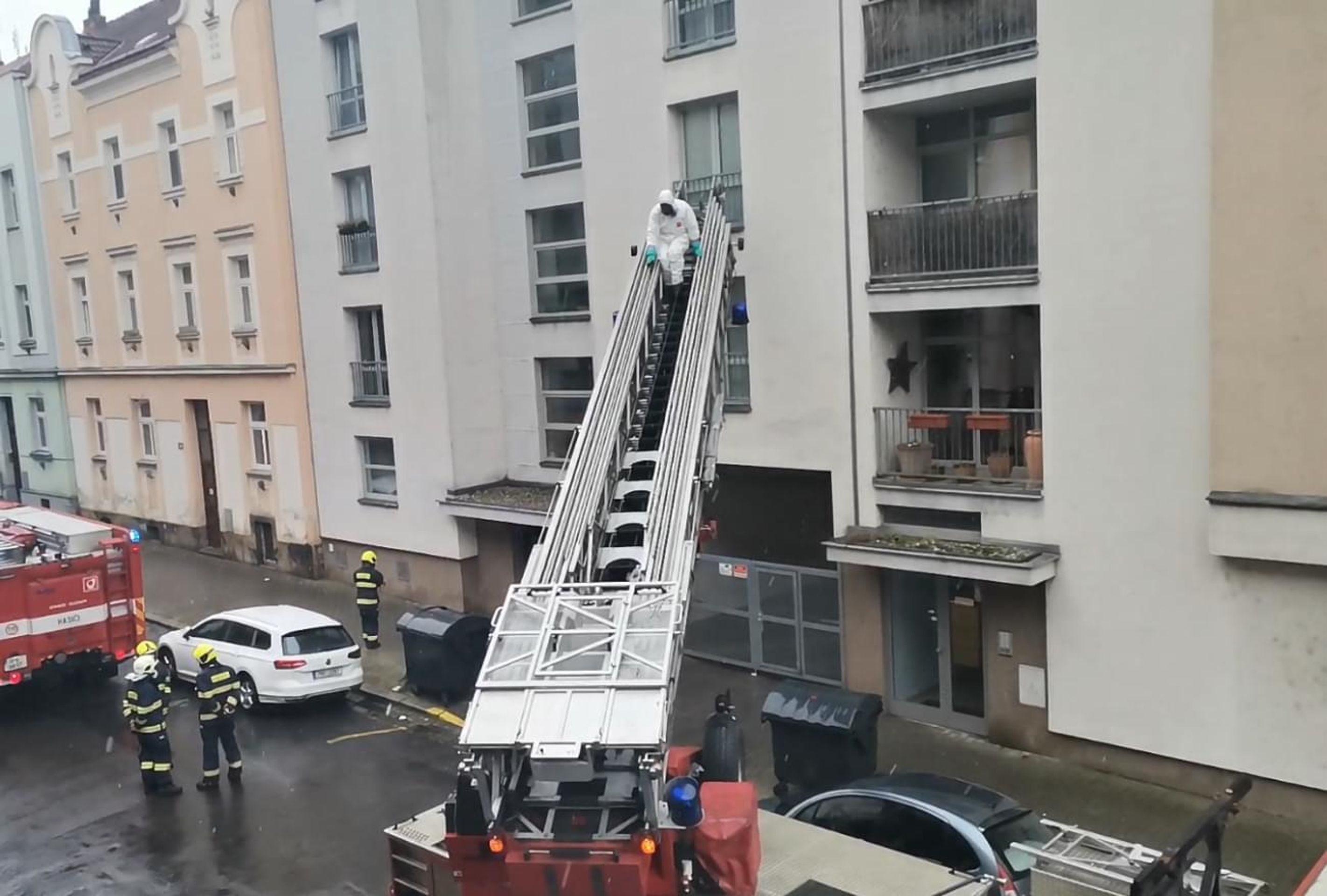 V plzeňském bytě našli mrtvého muže - 11 - GALERIE: V plzeňském bytě našli mrtvého muže (4/7)