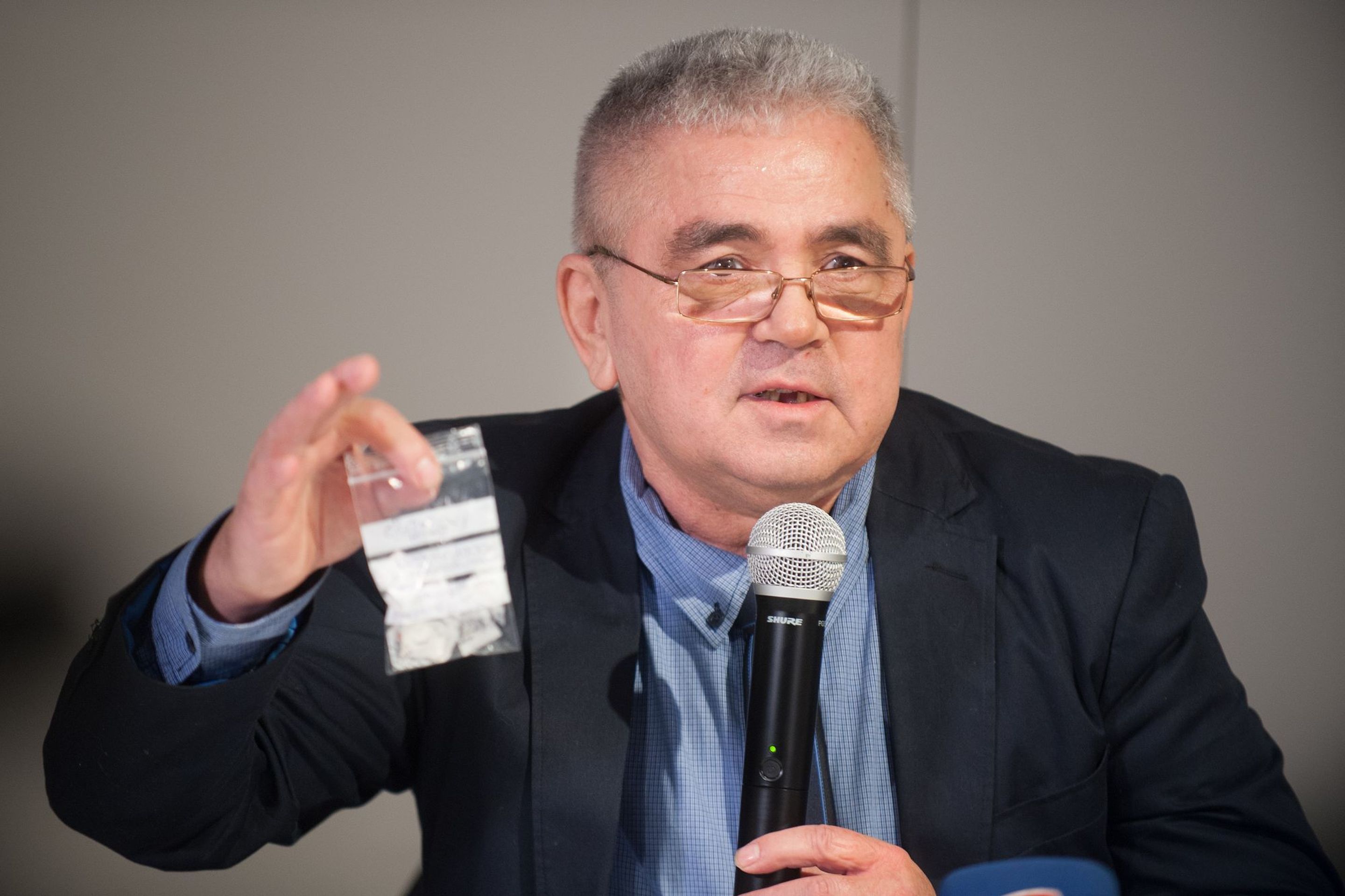 Miloslav Ransdorf a Peter Guzmický vysvětlují švýcarskou kauzu - 1 - GALERIE: Miloslav Ransdorf a Peter Guzmický vysvětlují švýcarskou kauzu (6/11)