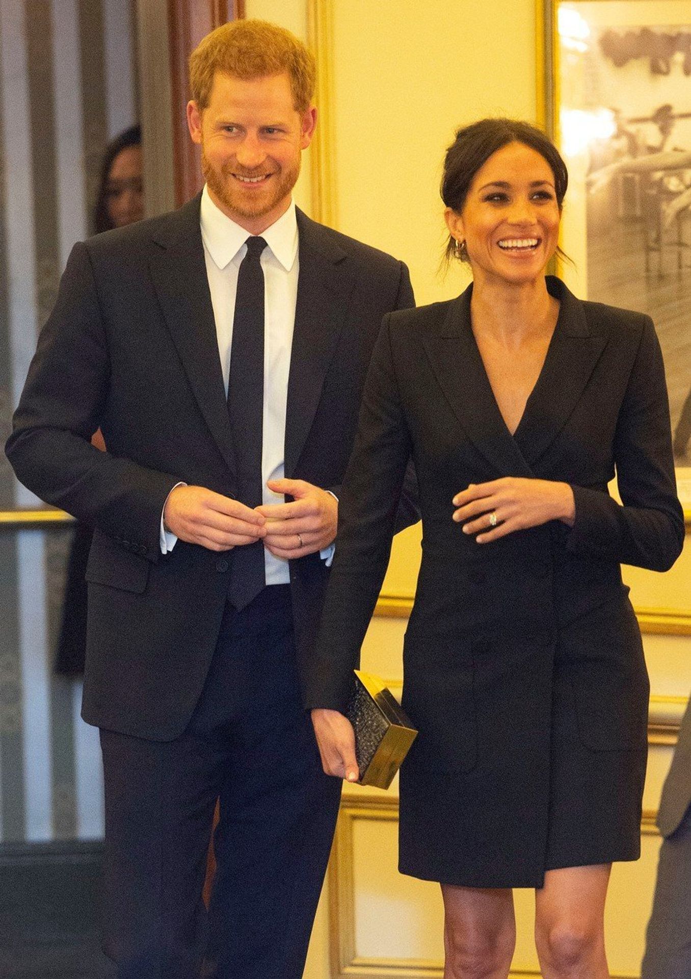 Meghan Markle si oblékla krátké šaty - 3 - GALERIE: Harry a Meghan (9/19)