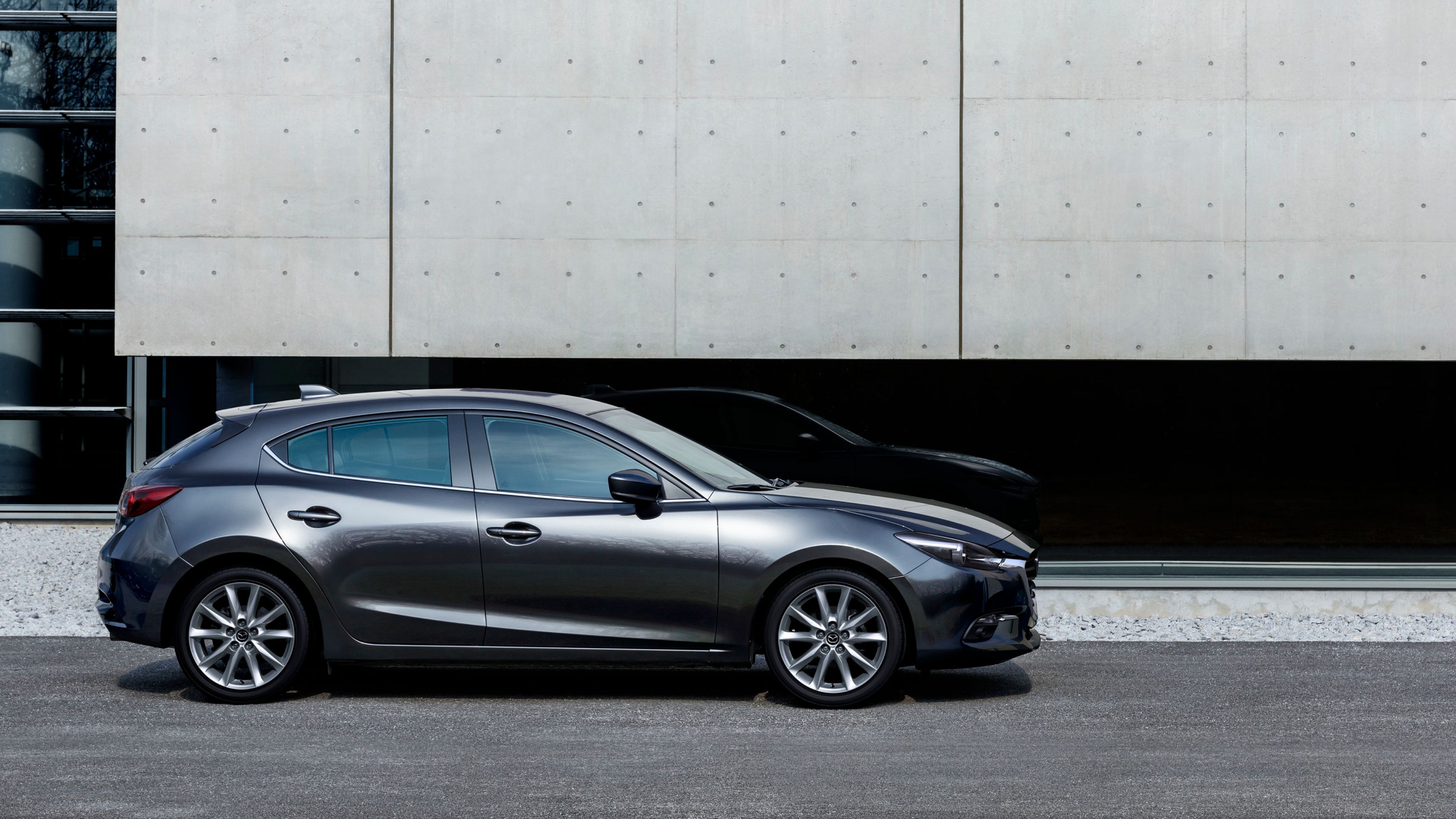 4-5. místo: Mazda 3 (benzín). Skóre: 97,2 % Nejčastější problém: Navigace. - Fotogalerie: Nejspolehlivější rodinná auta (7/10)