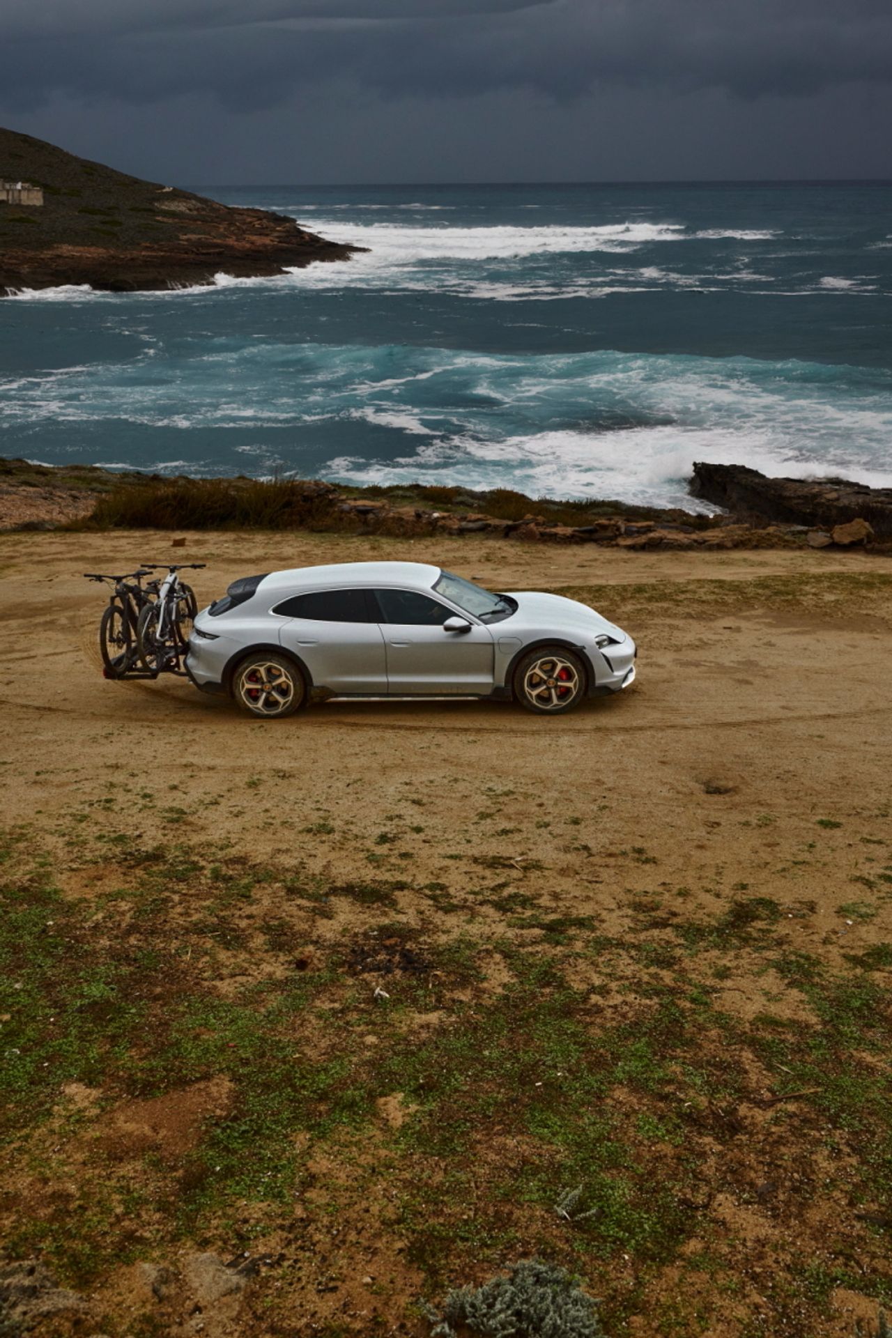 Porsche Taycan Cross Turismo - 7 - Fotogalerie: První elektrický kombík - Porsche Taycan Cross Turismo (17/19)