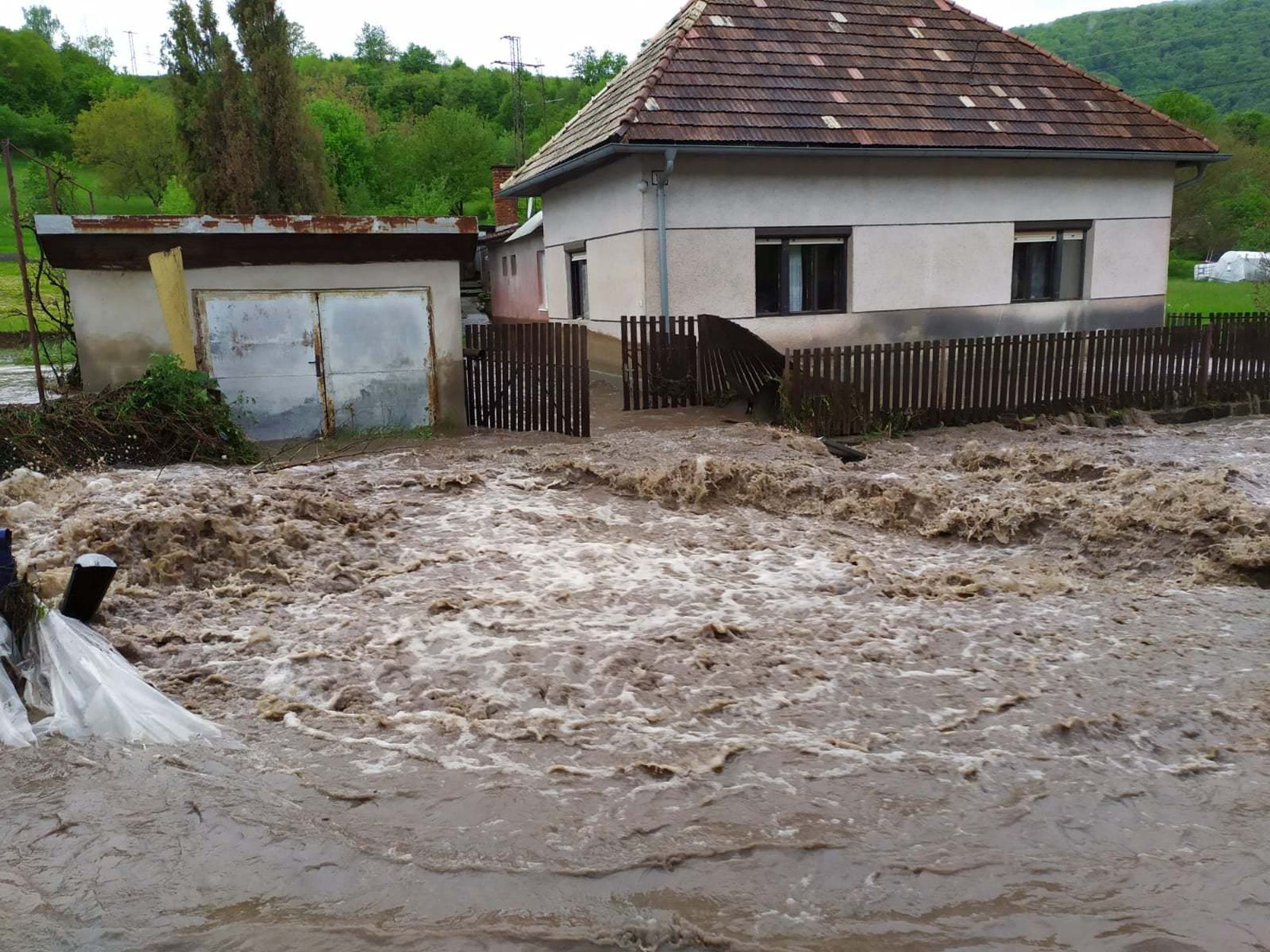 Povodně na Slovensku v Rudné nad Hronom - 2 - GALERIE: Povodně na Slovensku (1/26)