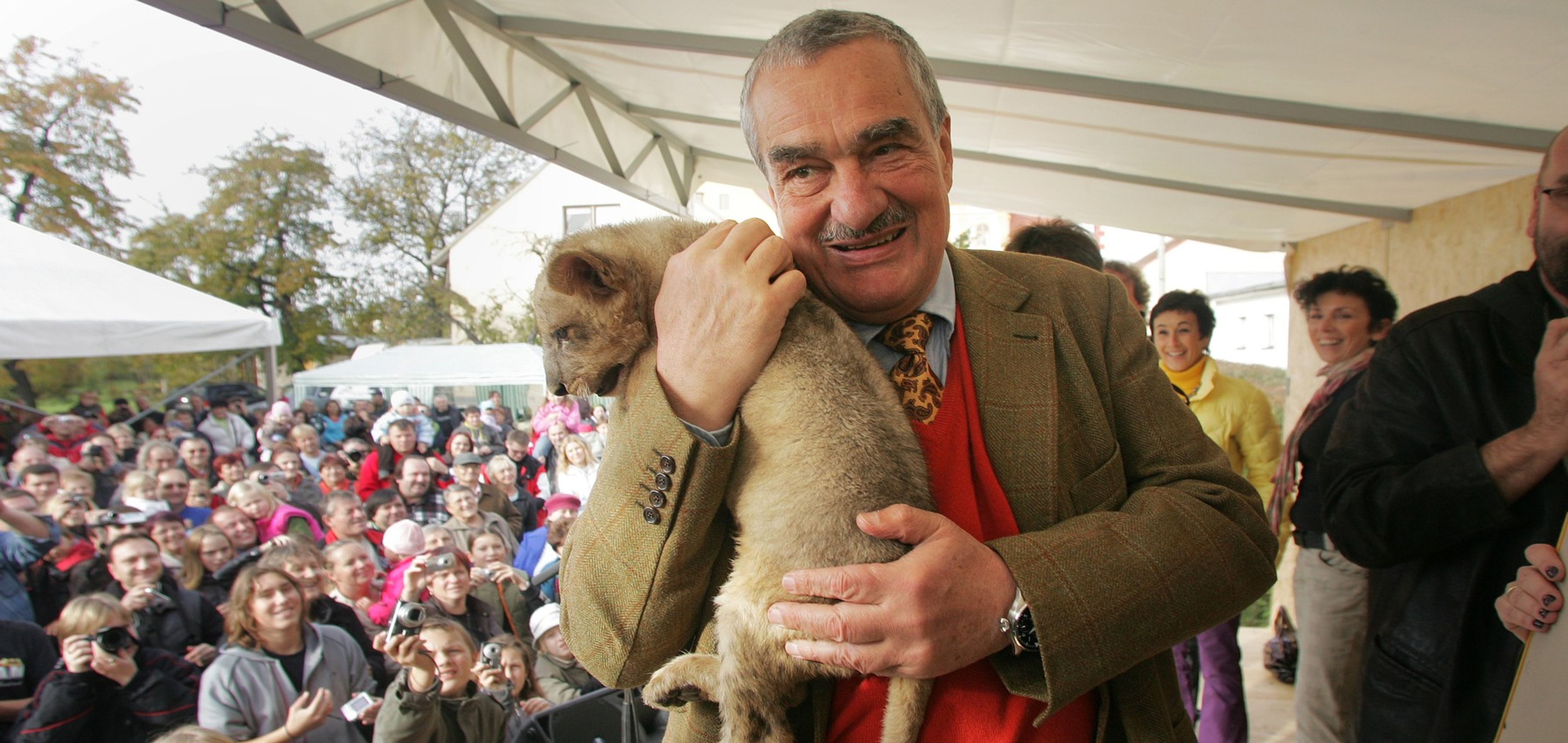 Karel Schwarzenberg, 28. 10. 2009 křest lvíčete - Karel Schwarzenberg (10/15)