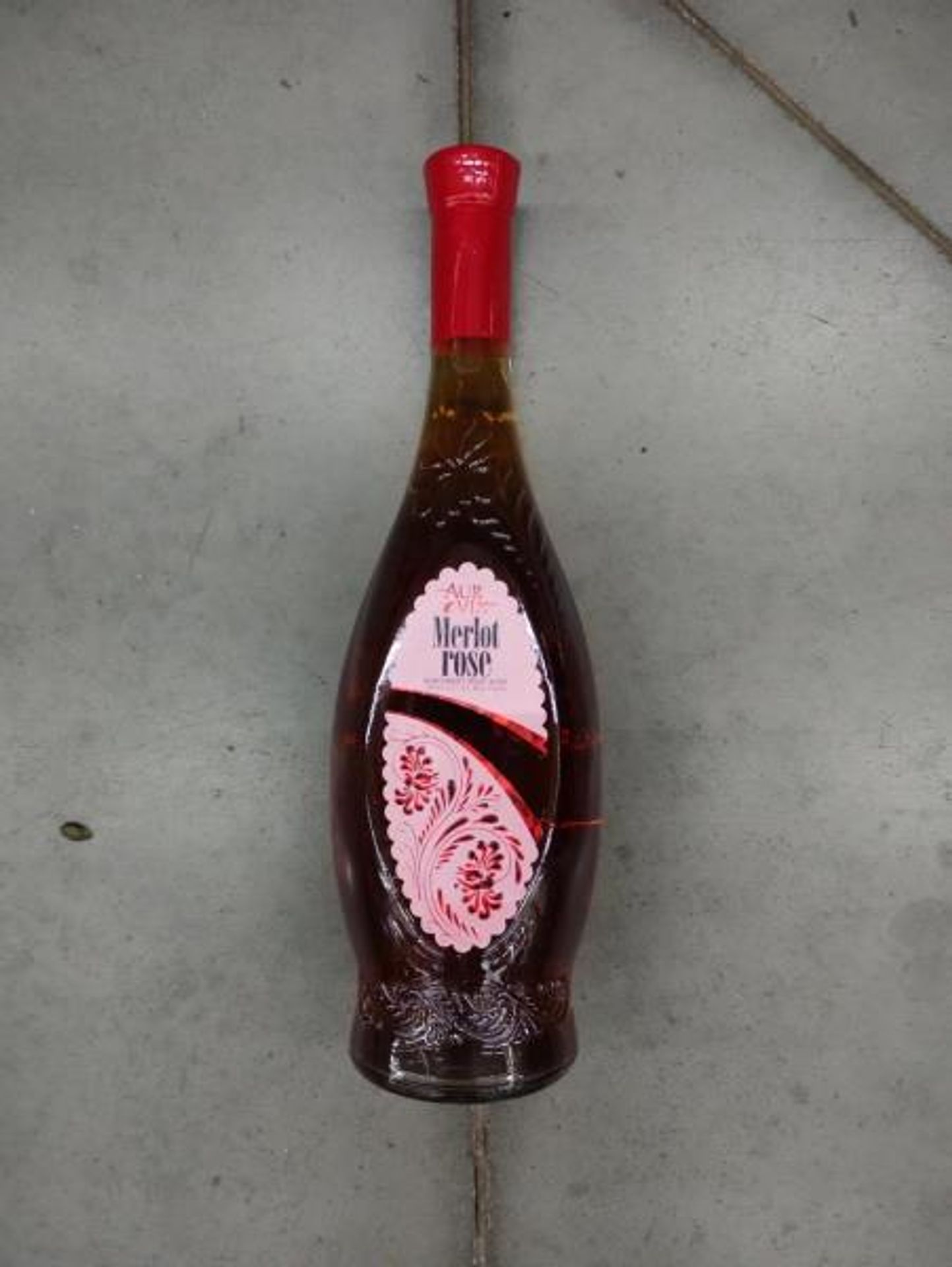 Merlot rose, růžové víno polosladké, vyrobeno v Moldavsku, alk. 13,0% obj  - Závadná vína Zlínsko a Karviná (1/6)