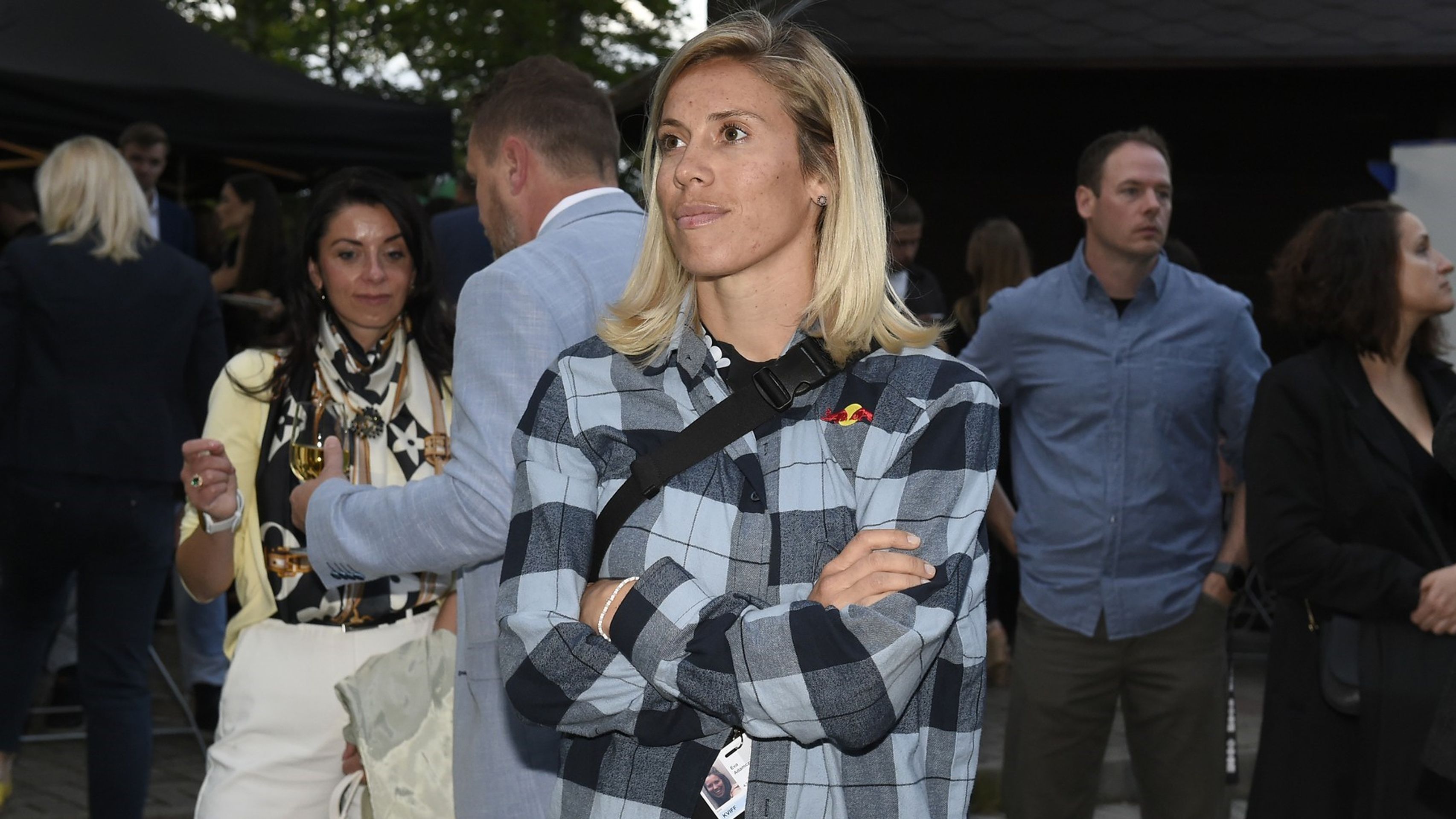Ve Varech Eva Adamczyková navlékla kostkovanou košili - Eva Adamczyková (2/5)