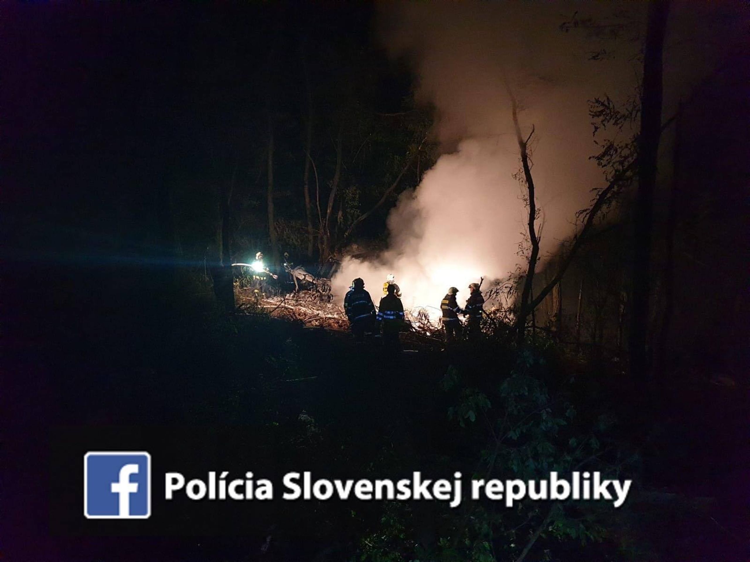 Zřícený letoun na Slovensku - 1 - GALERIE: Na Slovensku se zřítila stíhačka (3/3)