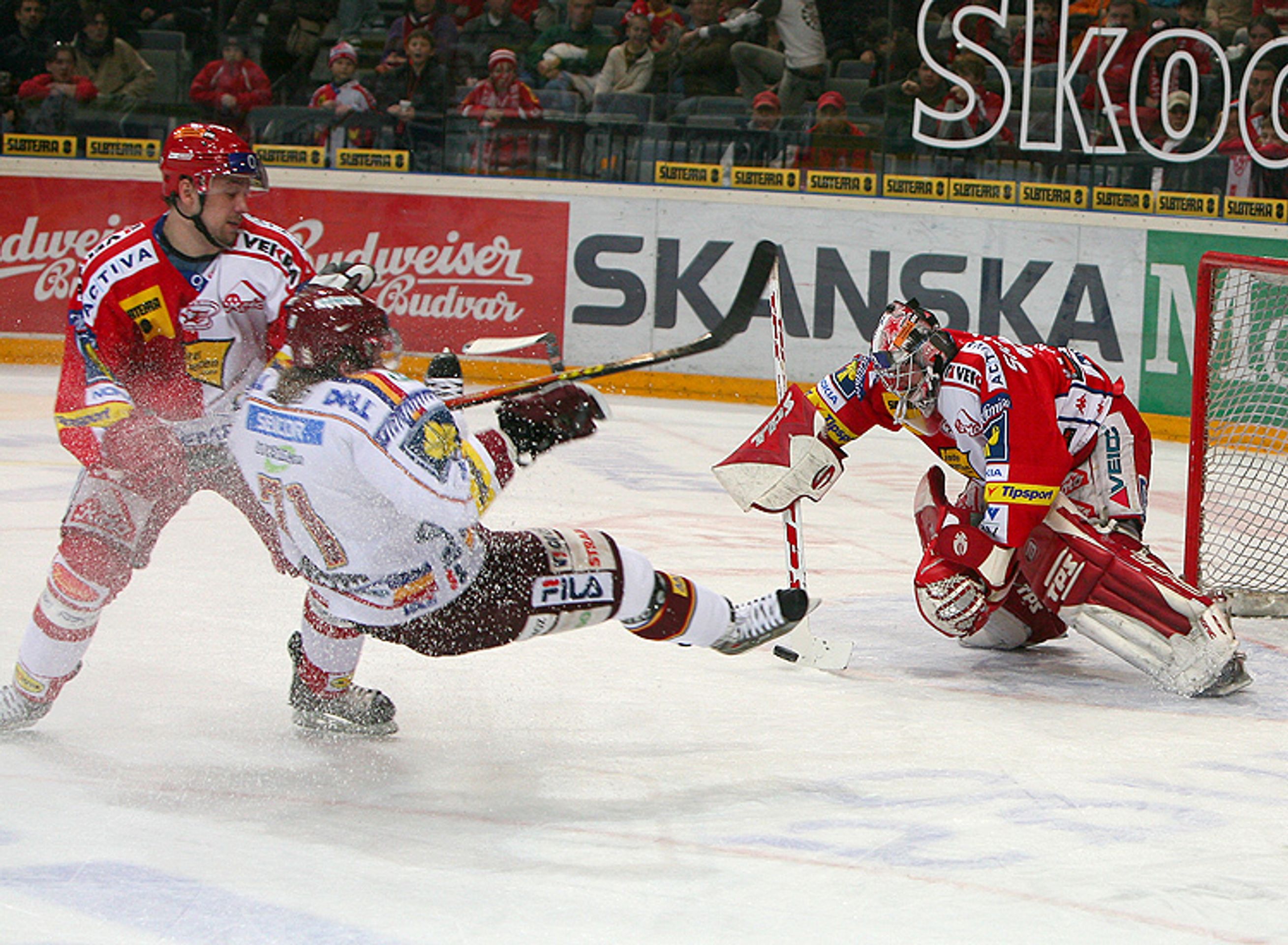 HC Slavia Praha - HC Sparta Praha 5:7 - Divoké svatební derby ovládla Sparta (13/13)