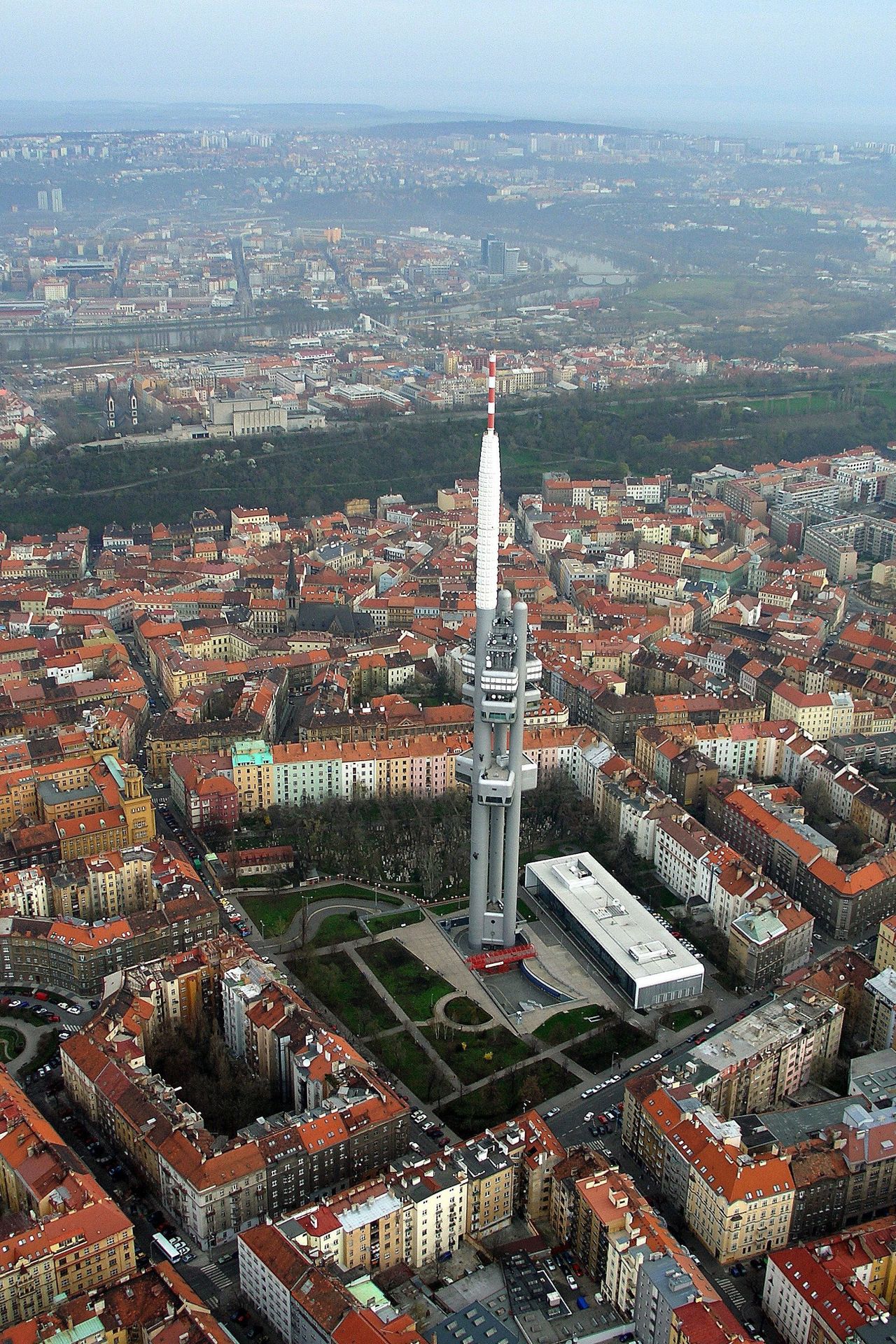 Žižkovský vysílač - 4 - GALERIE: Architektonická NEJ Česka (7/33)