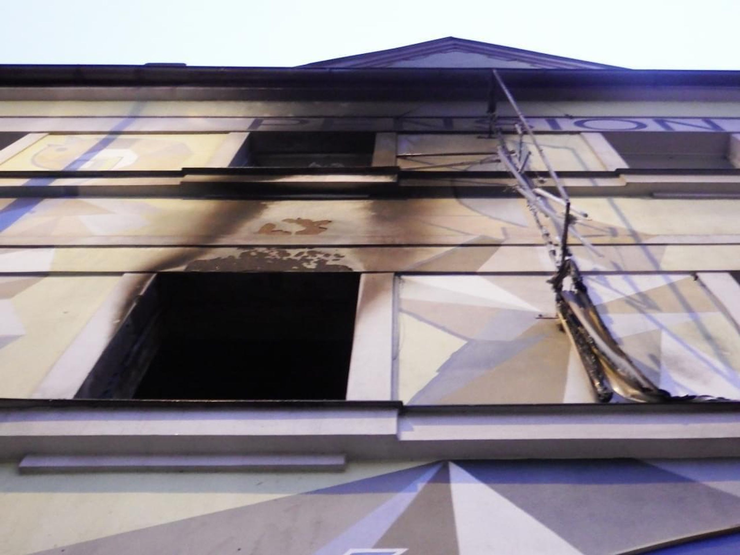 Požár penzionu na Borech - 2 - GALERIE: Požár penzionu na Borech (2/13)