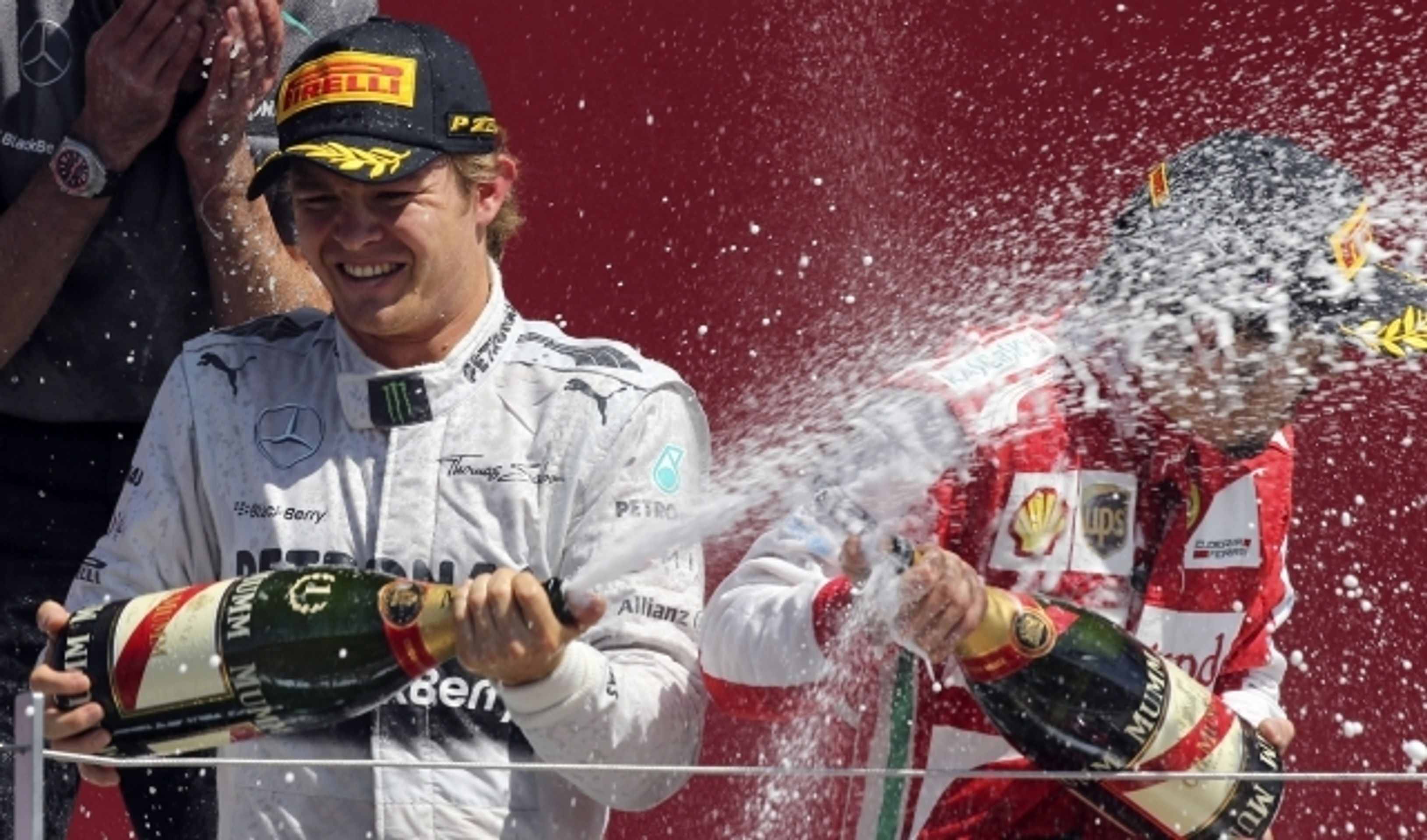 Nico Rosberg slaví vítězství v britské Grand Prix - 2 - GALERIE: Nico Rosberg slaví vítězství v Silverstonu (4/5)