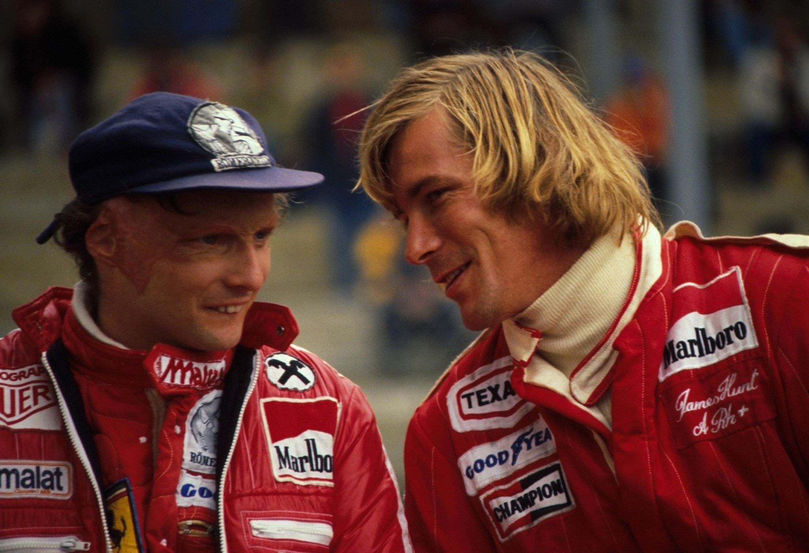 Niki Lauda a James Hunt - GALERIE: Legendární závodník Niki Lauda zemřel ve věku 70 let (1/4)