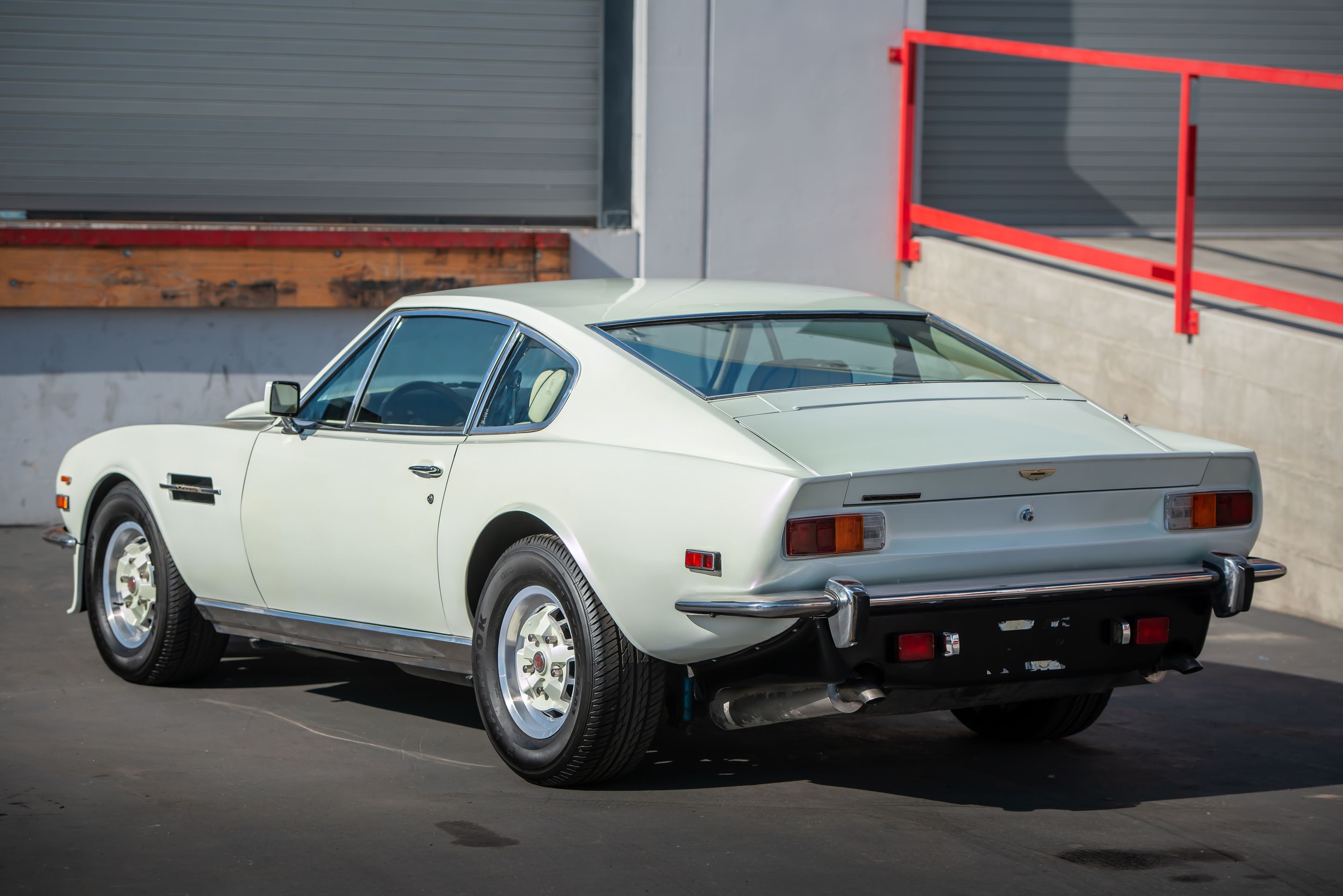 Aston Martin V8 Vantage - Aston Martin V8 Vantage (1/9)